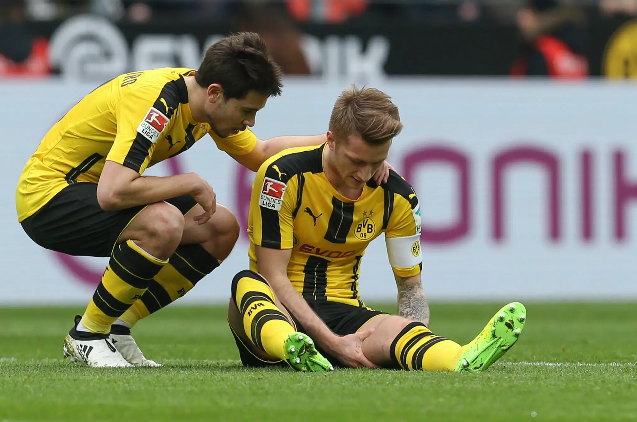 Marco Reus sa zranil a Dortmundu bude chýbať v Lige majstrov.