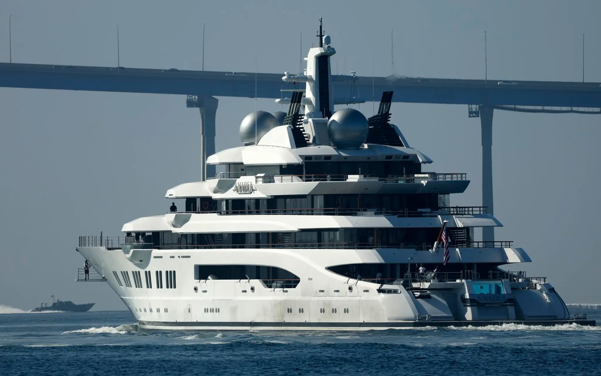 Superjachta Amadea, ktorú zhabali sankcionovanému ruskému oligarchovi Sulejmanovi Kerimovovi.