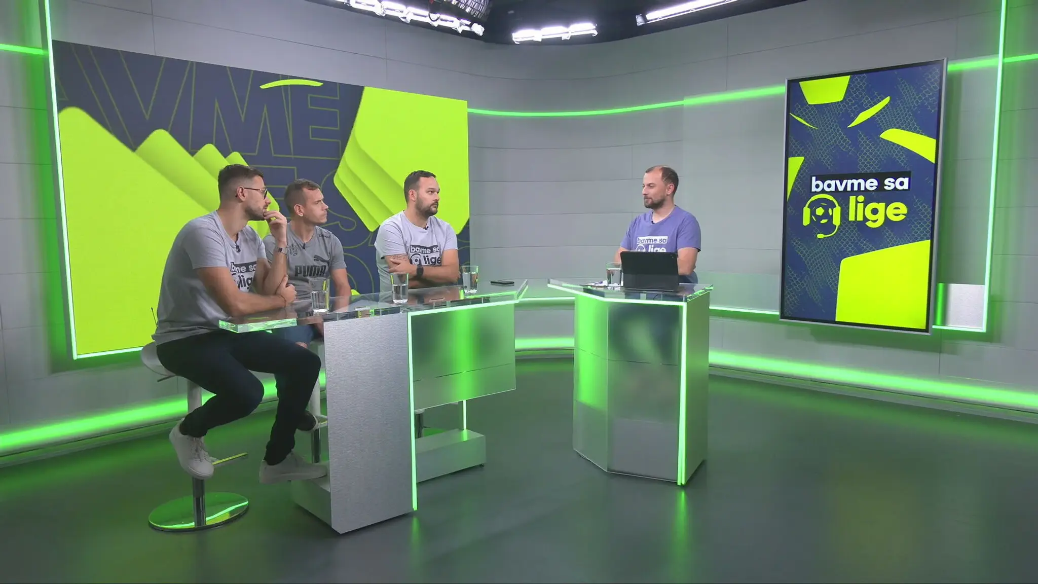 Michal Maťašovský, Andrej Zvolenský, Martin Mikovič a Marián Červenka v štúdiu TN live.