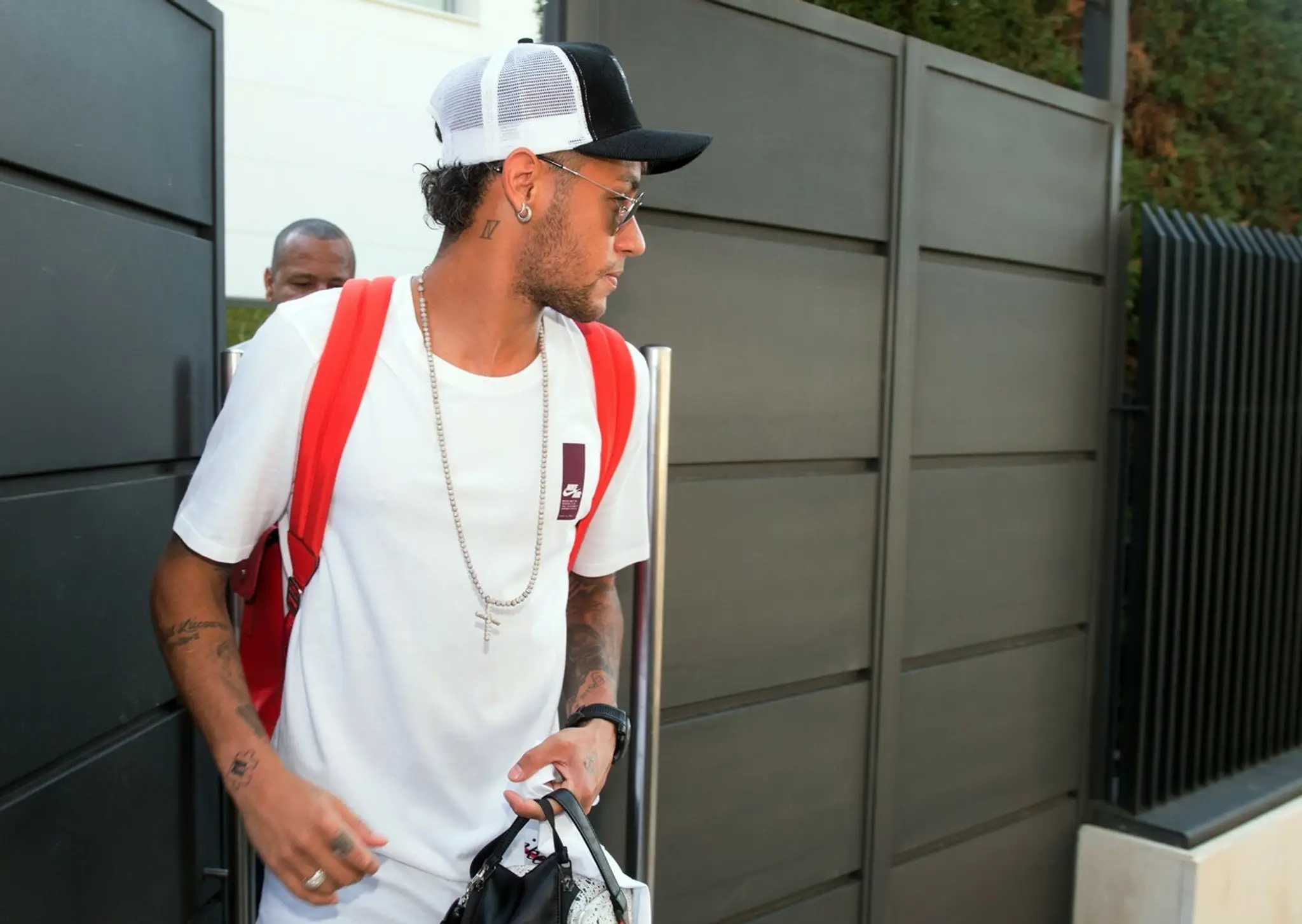 Neymar sa po dokončení prestupu vrátil do Barcelony.
