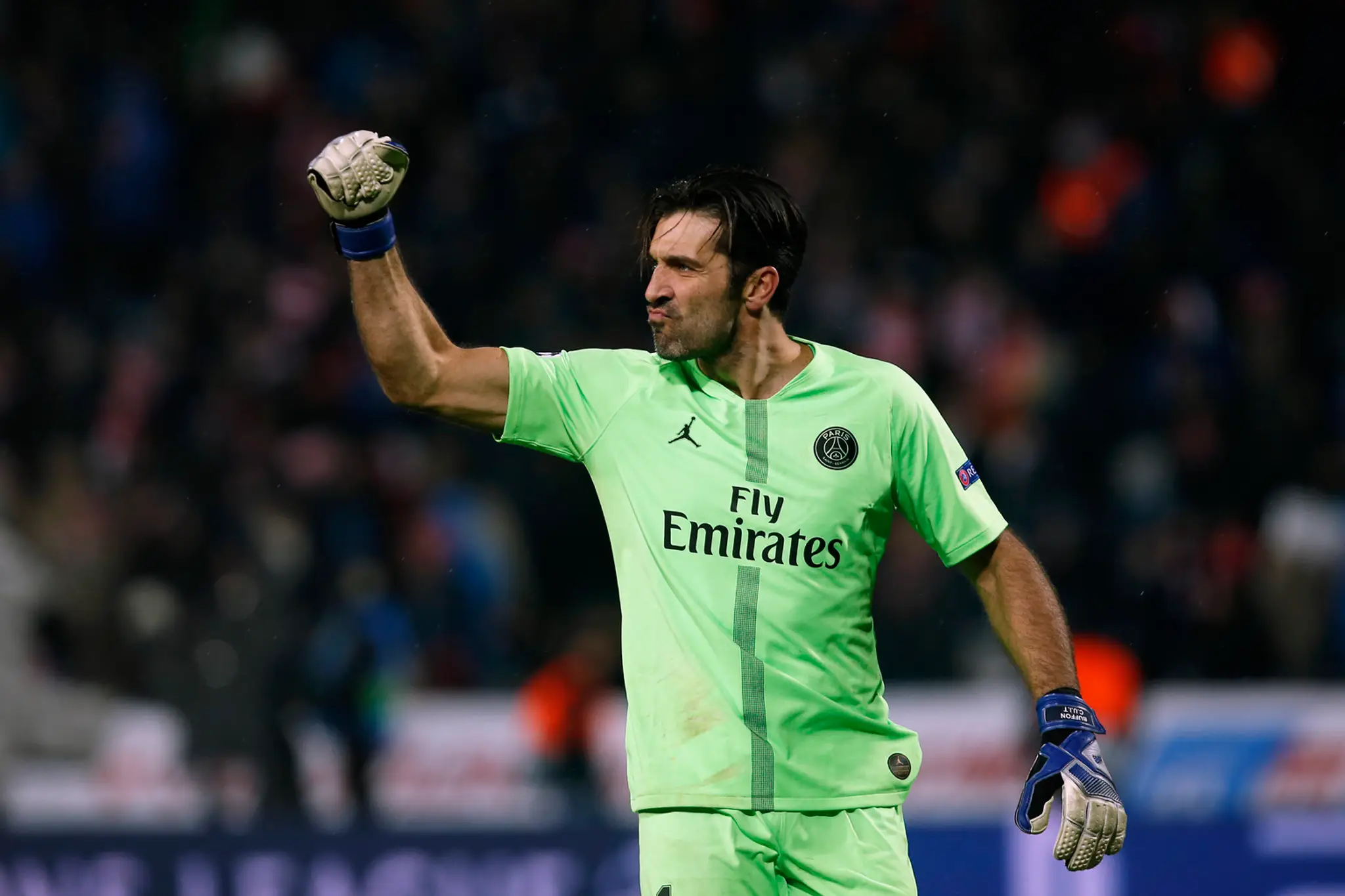 Gianluigi Buffon z PSG reaguje po dueli LM na pôde Crvenej zvezdy.