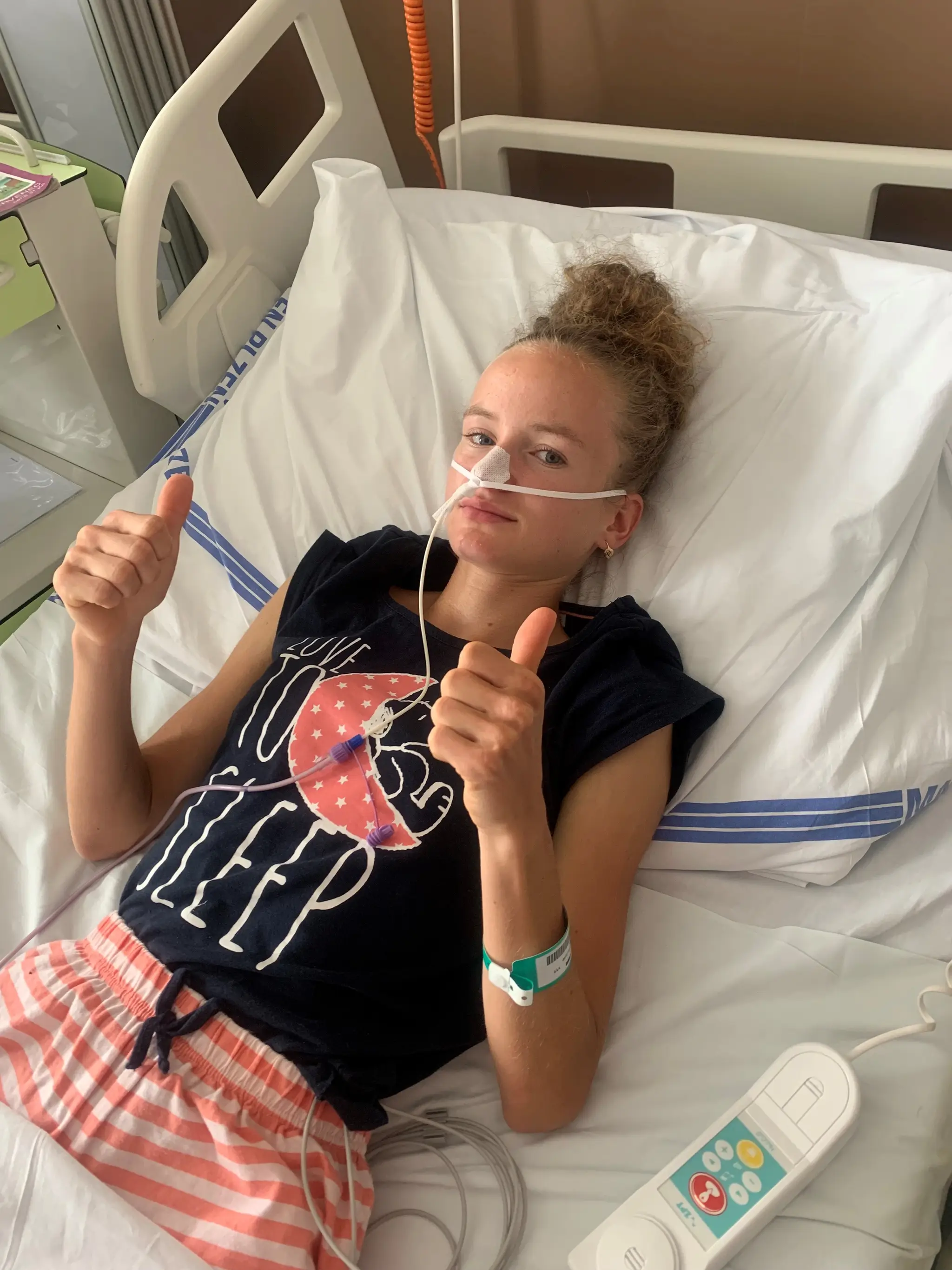 Julie trpí chronickým ochorením. Napriek tomu má k životu pozitívny postoj, ktorý sa snaží šíriť ďalej