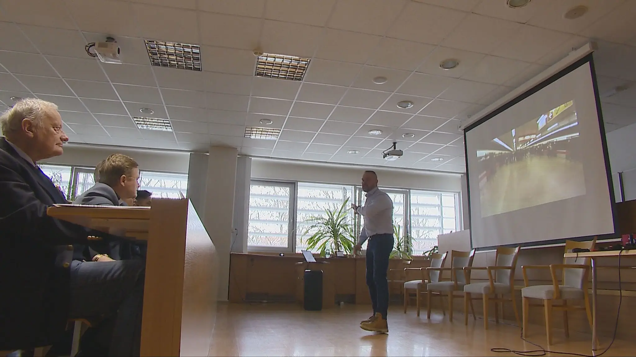 Seminár o bezpečnosti na školách.