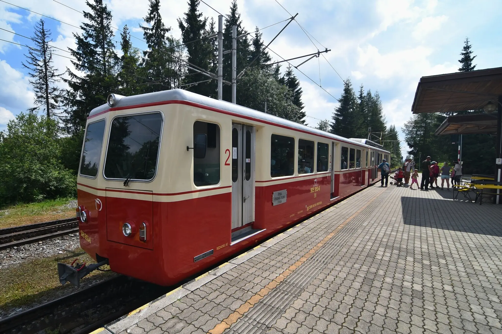 Na snímke elektrický vlak Ozubnicovej železnice (OŽ) linky 182 Štrba - Štrbské Pleso.