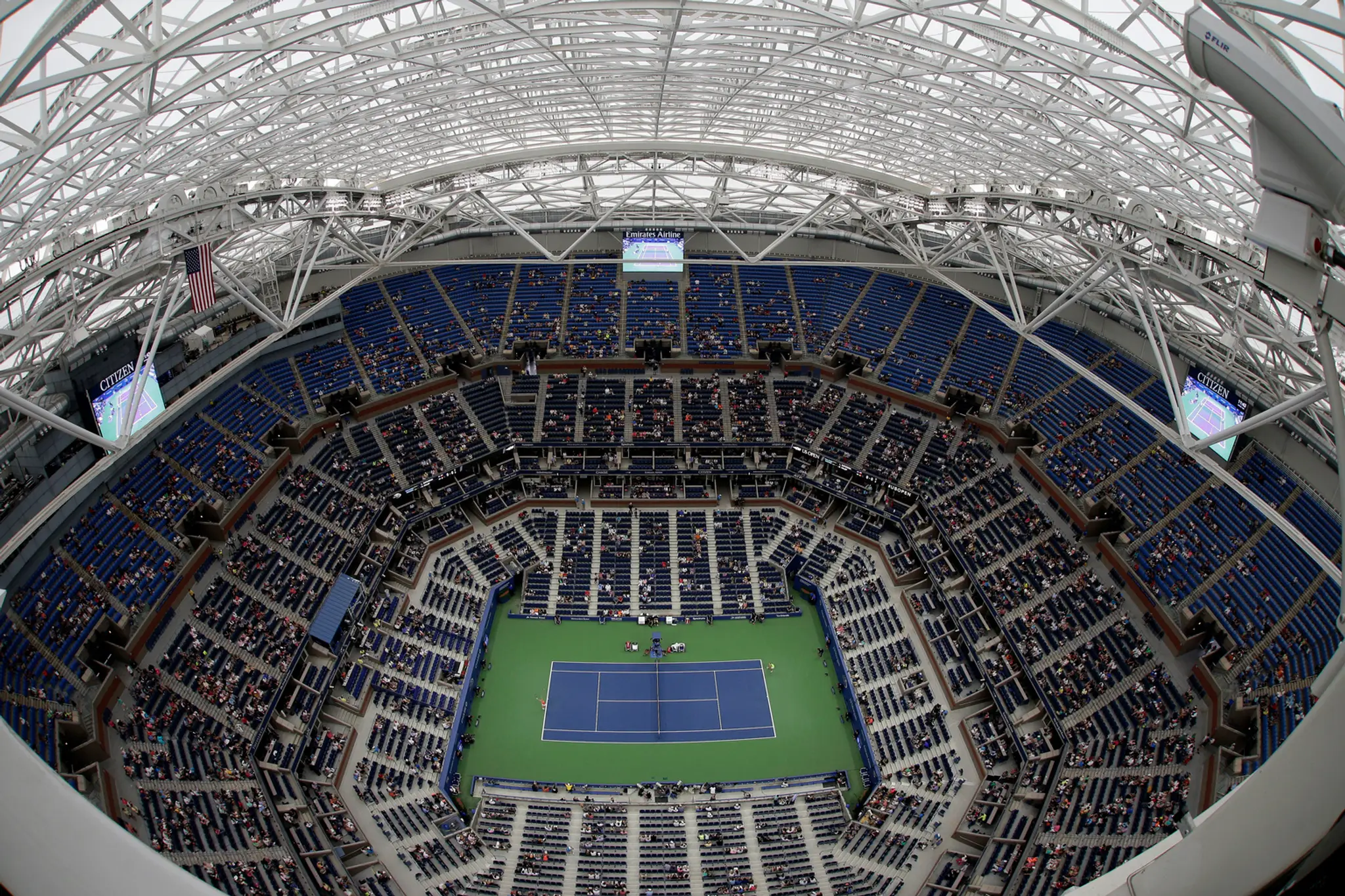 Premiérovo zatiahli strechu na hlavnom dvorci US Open.