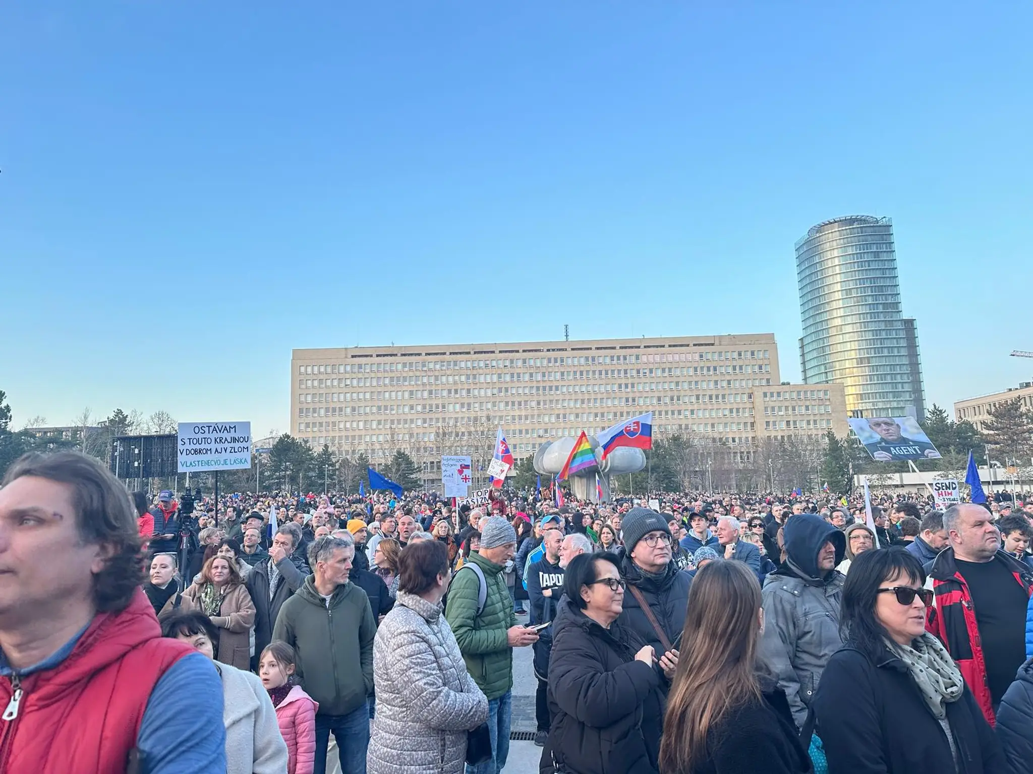 Ľudia na proteste v Bratislave