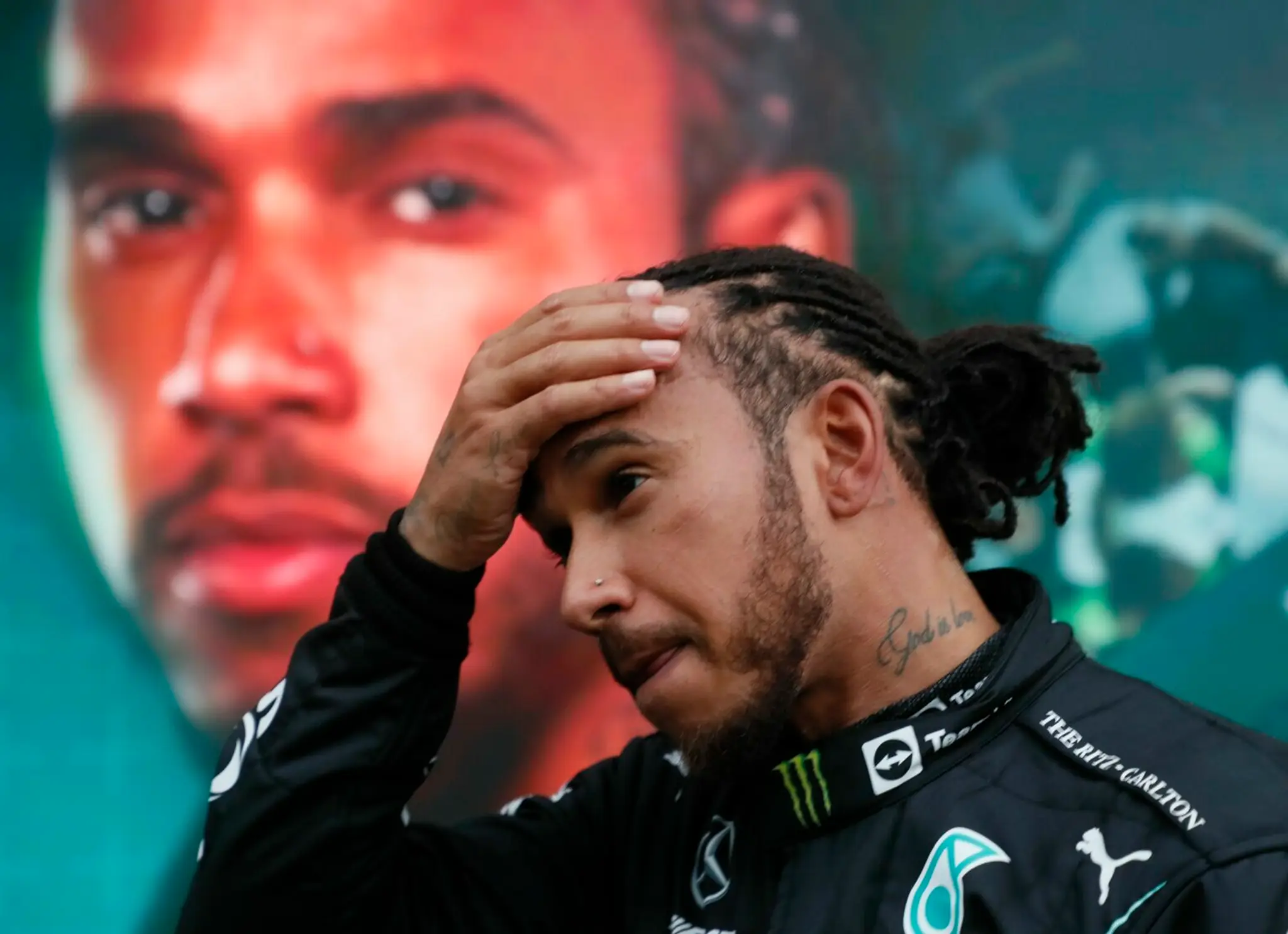 Jazdec Mercedesu Lewis Hamilton.
