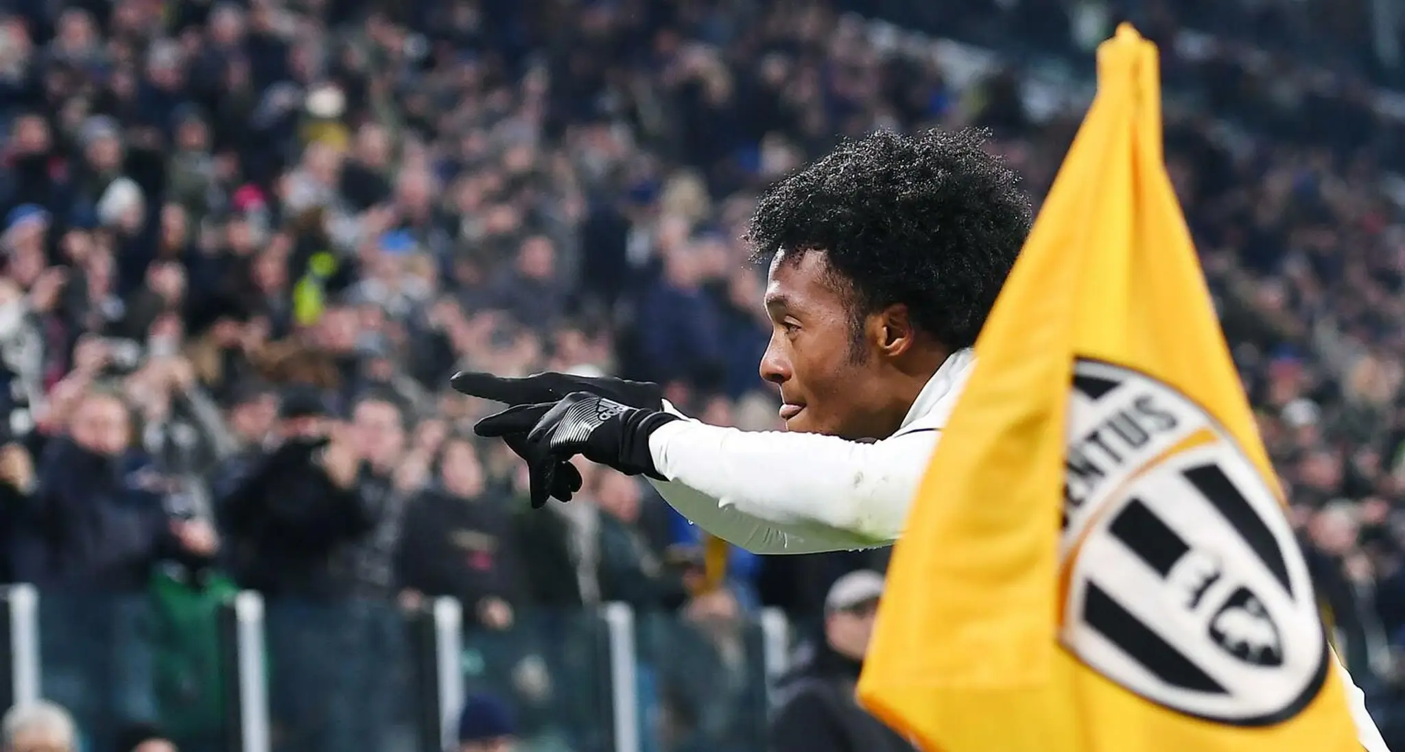 Juan Cuadrado oslavuje gól do siete Interu Miláno.