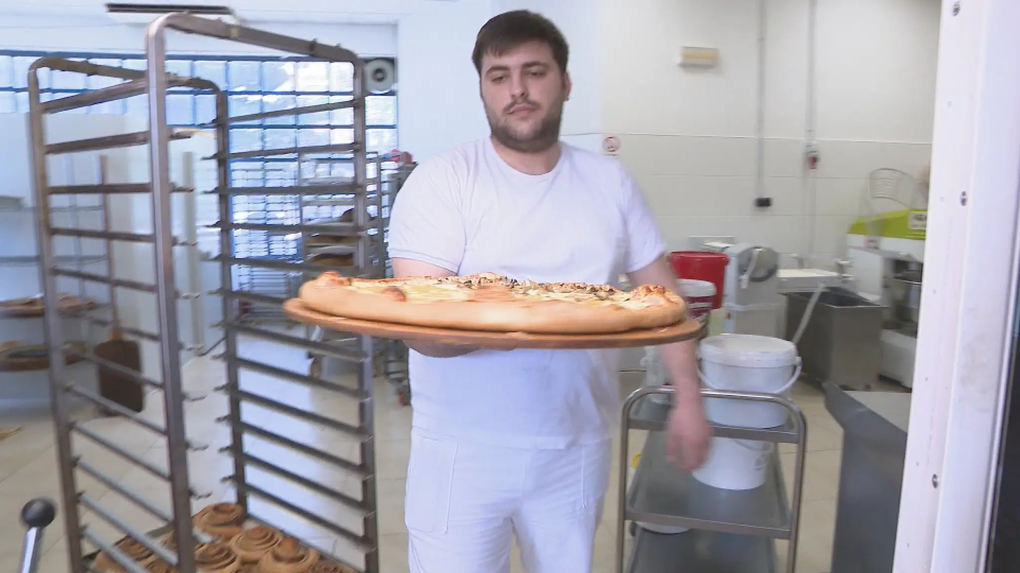 Bleon je zo starej srbskej pekárskej rodiny. Remeslu sa venuje už 5.generácia. 
