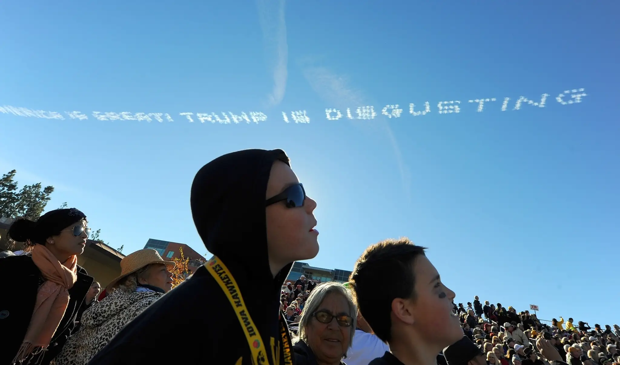 Odkaz pre Donalda Trumpa na oblohe.