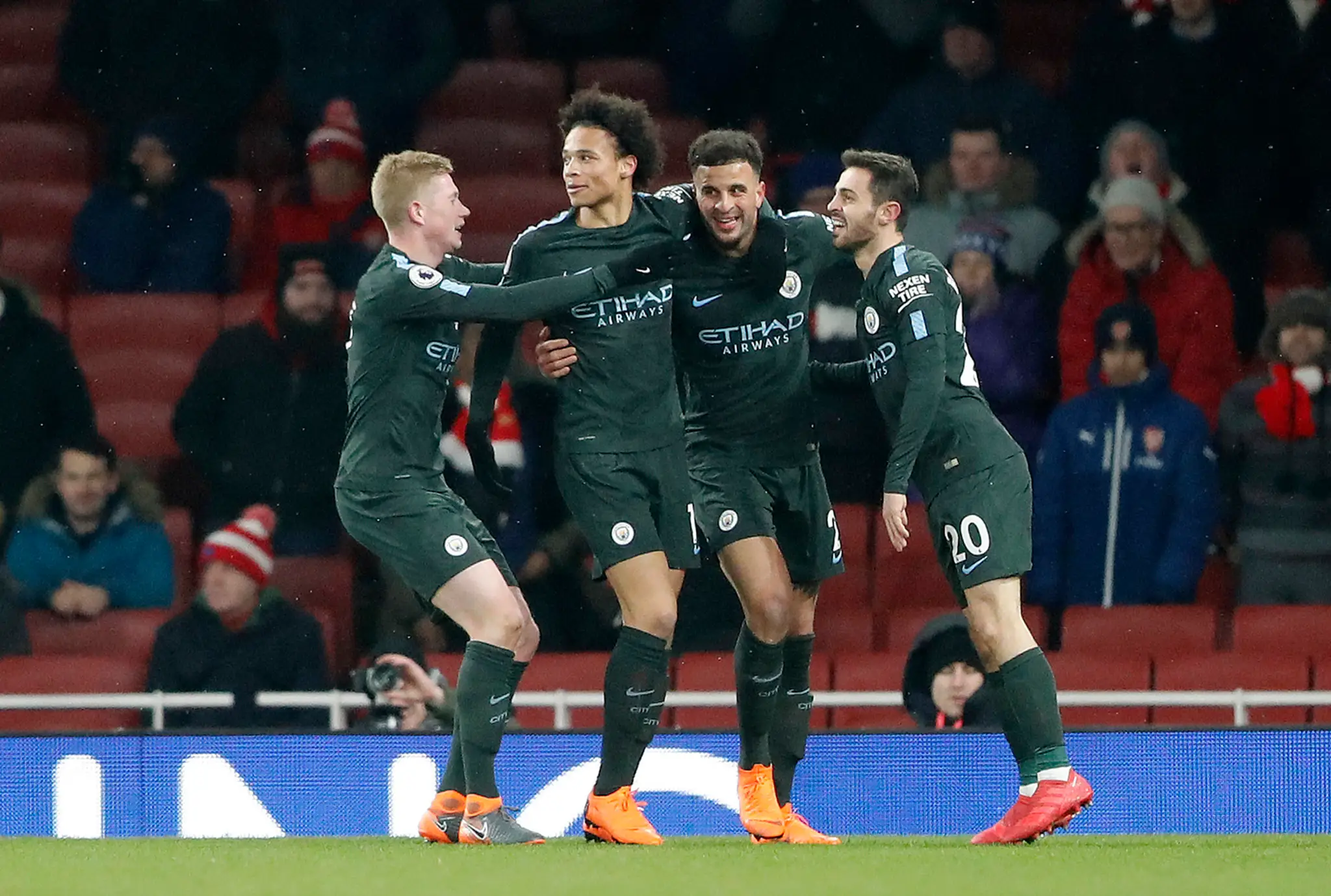 Radosť hráčov Man City po góle na pôde Arsenalu.