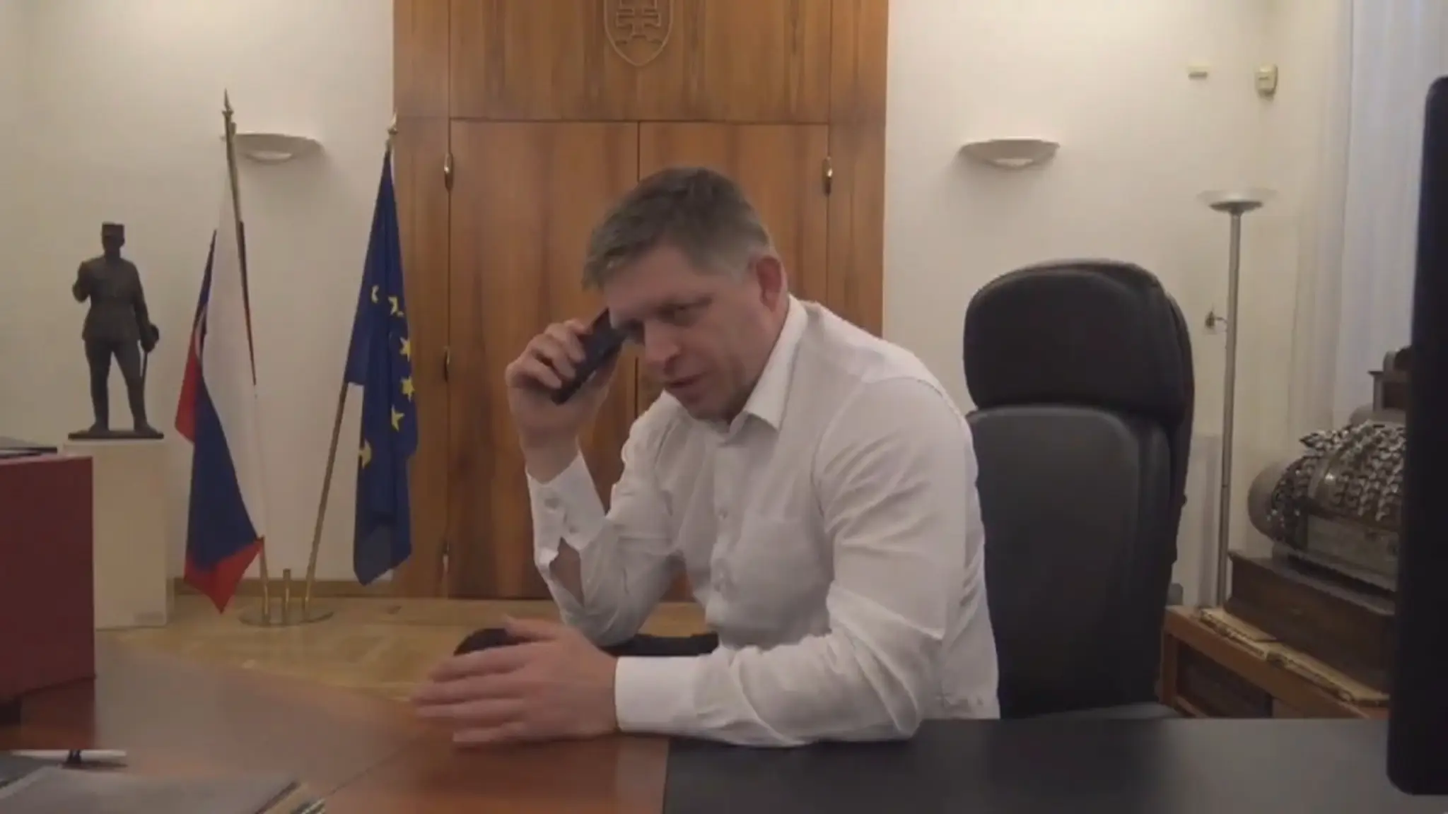 Premiér volá riaditeľovi VšZP.