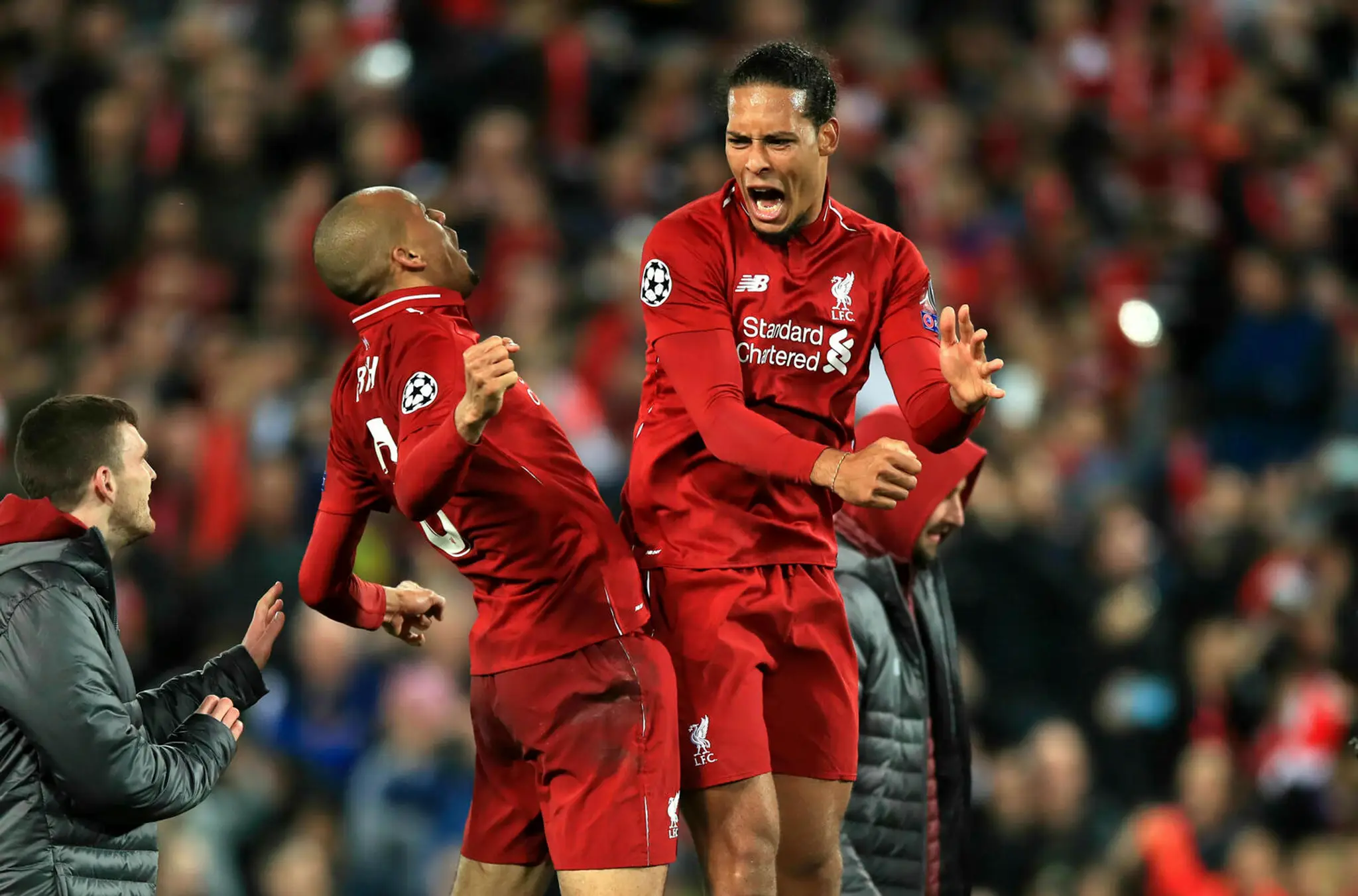 Hráči Liverpoolu oslavujú triumf v odvete semifinále LM proti Barcelone.