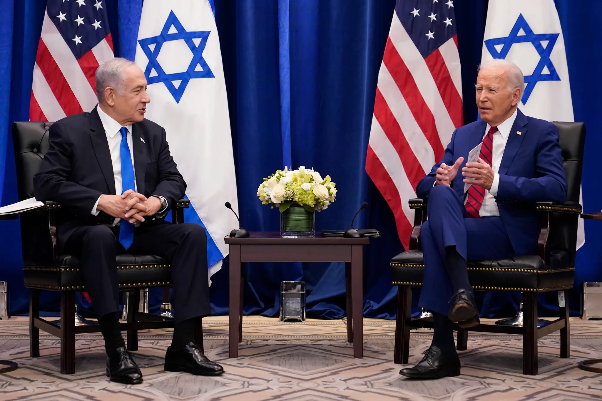 Na archívnej snímke z 20. septembra 2023 americký prezident Joe Biden (vpravo) a izraelský premiér Benjamin Netanyahu.