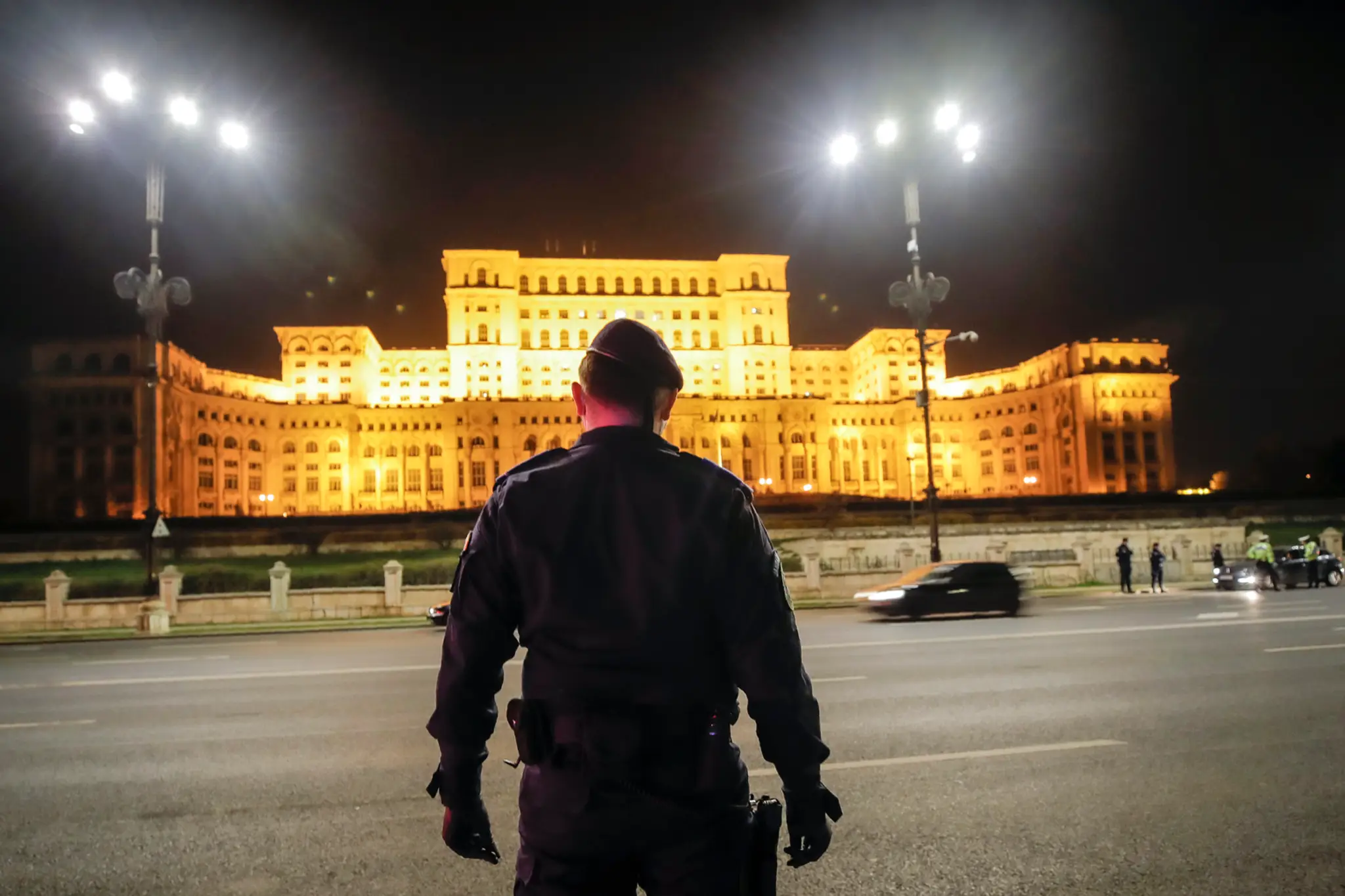 Policajti na hraničnom priechode (ilustračná snímka)