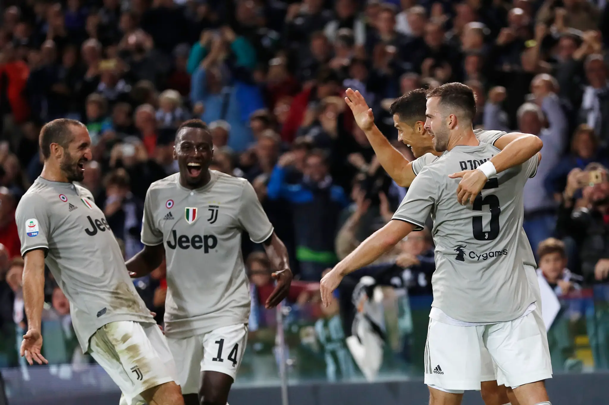 Hráči Juventusu sa tešia po góle do siete Udinese.