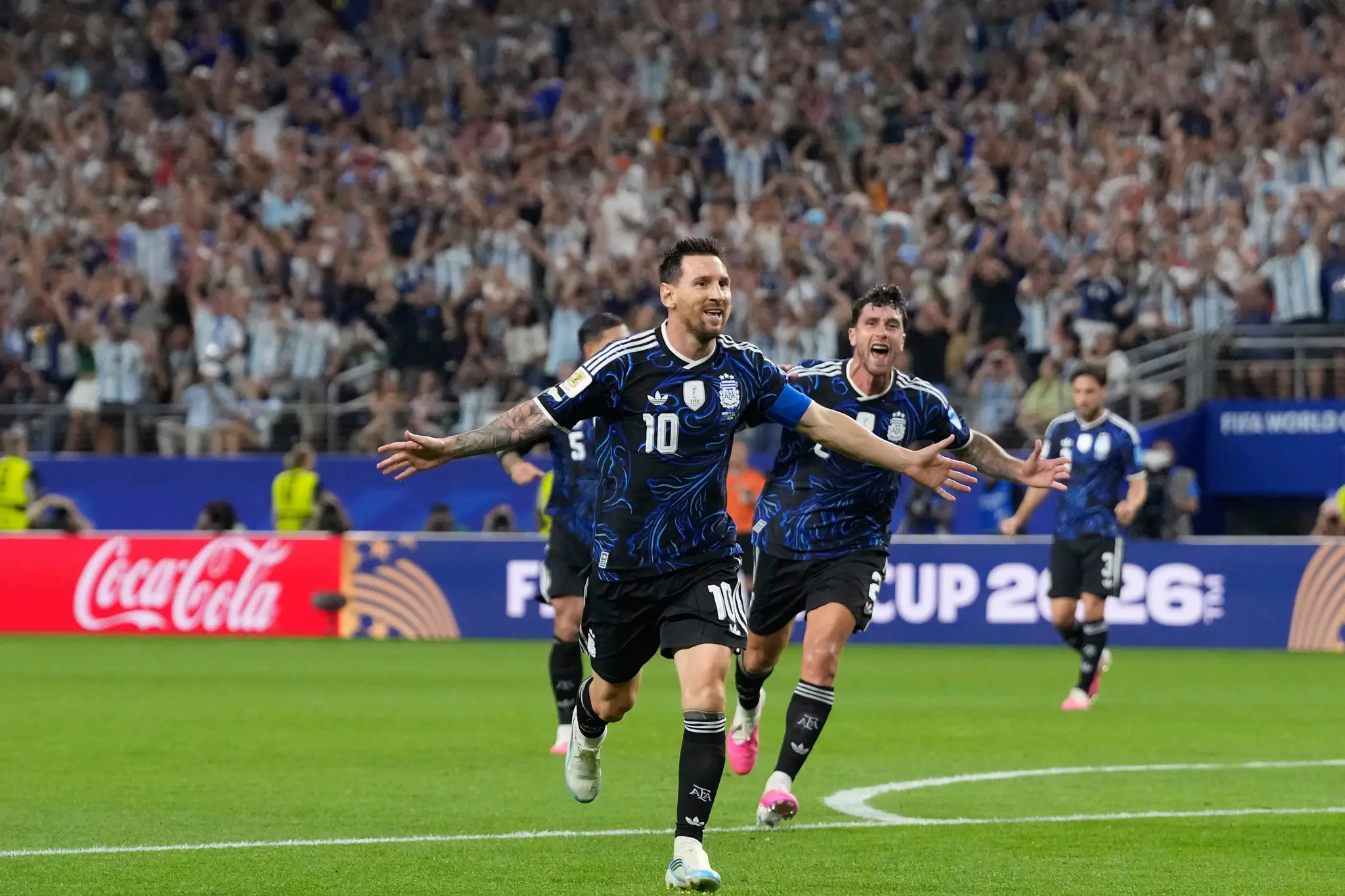 Lionel Messi oslavuje gól.