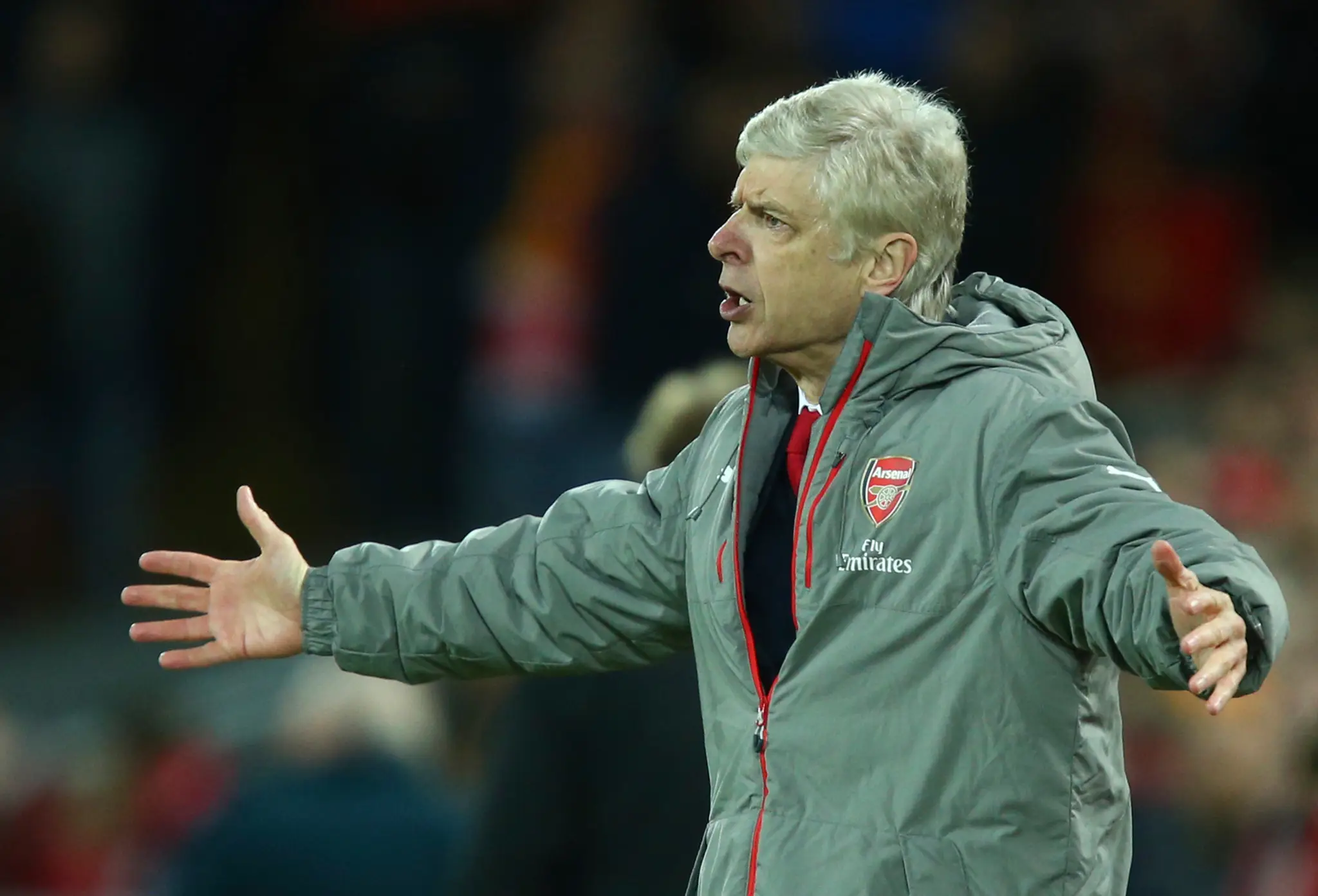 Arsene Wenger mal v zápase Arsenalu s Liverpoolom viacero dôvodov na rozťahovanie rúk.