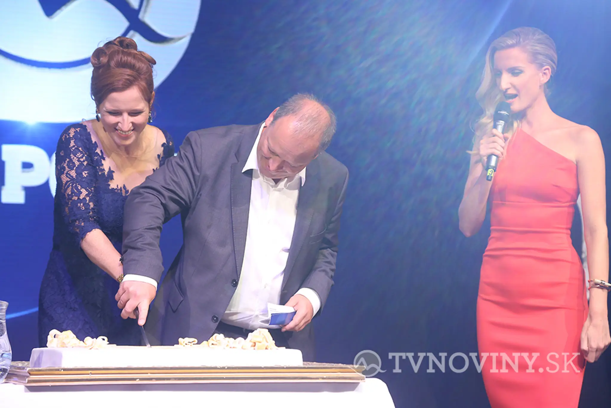 Krájanie narodeninovej torty