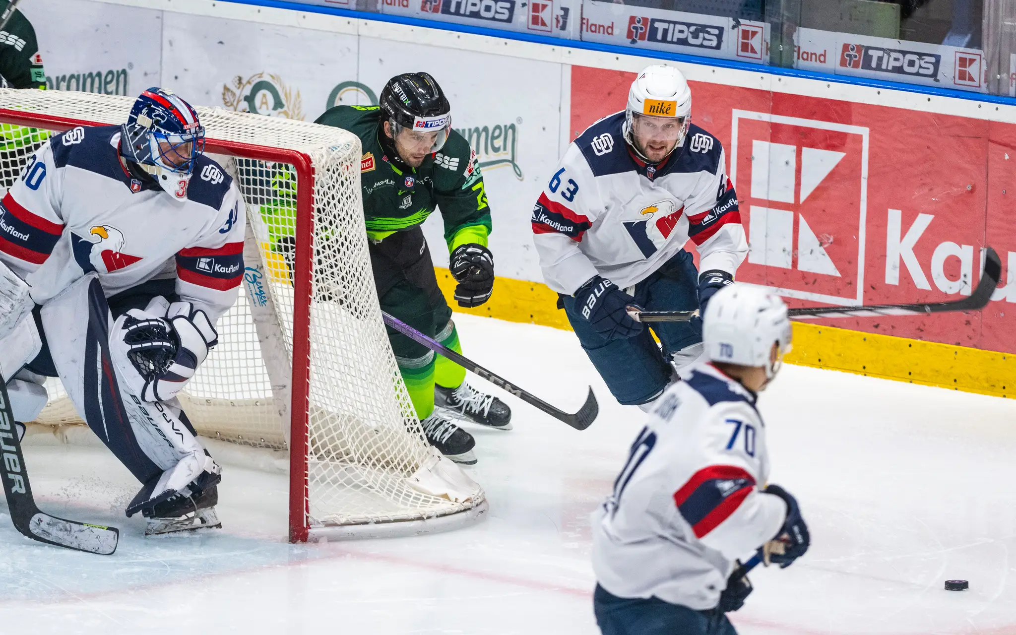 Brankár Denis Godla (Slovan), Jakub Dubravík (Žilina), Michal Sersen a Adam Lukošik (obidvaja Slovan) počas zápasu HC Slovan Bratislava - Vlci Žilina