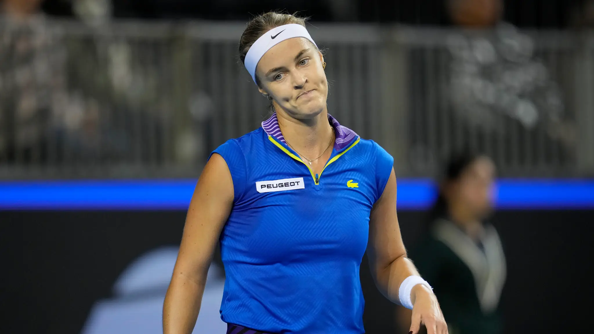 Slovenská tenistka Anna Karolína Schmiedlová reaguje po bodovej strate proti Austrálčanke Ajle Tomljanovičovej.
