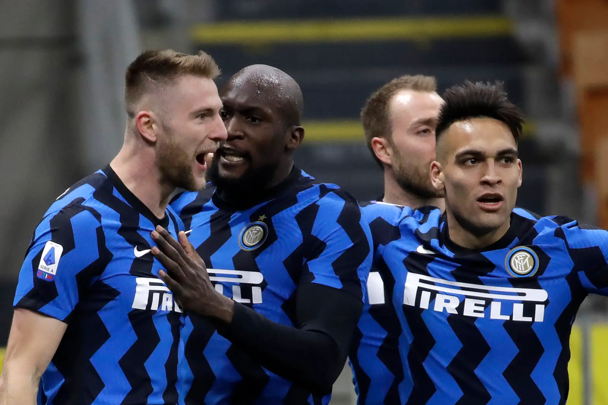 Milan Škriniar so spoluhráčmi na archívnej snímke.