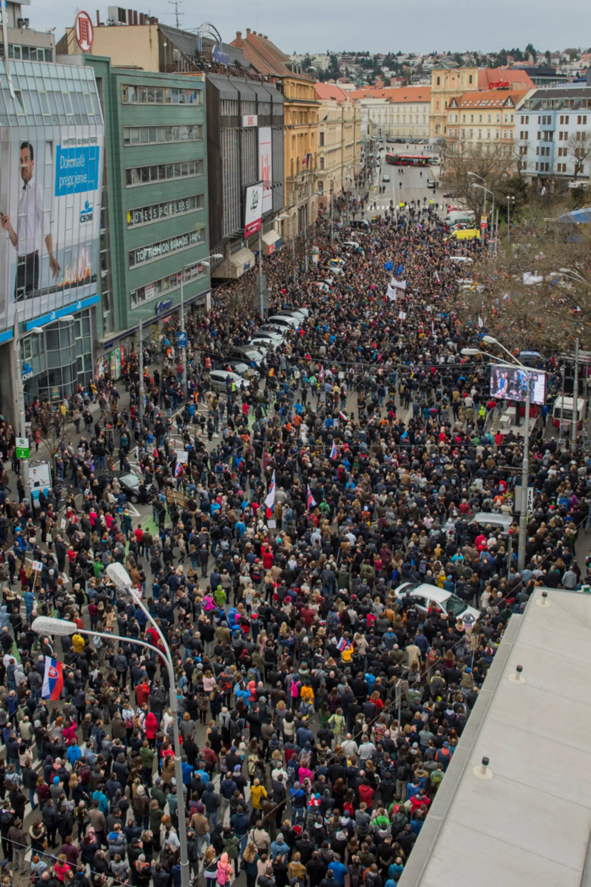 Protestné zhromaždenie Za slušné Slovensko na Námestí SNP v Bratislave.