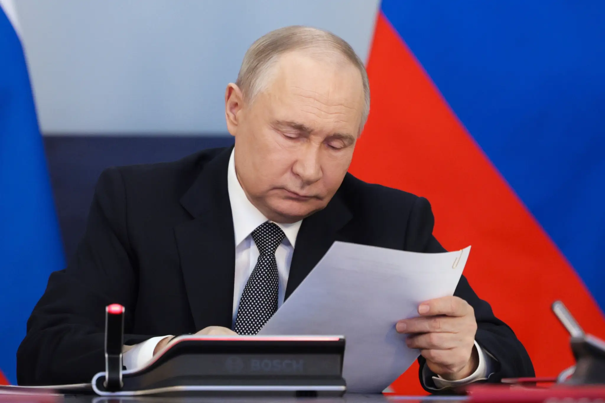 Putin číta