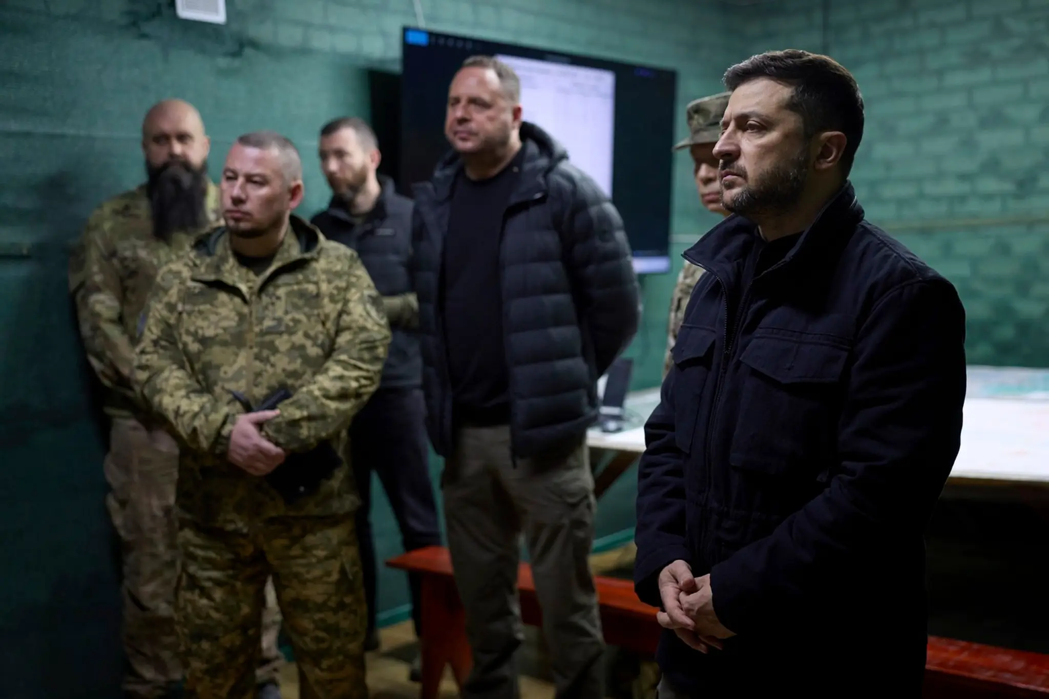 Ukrajinský prezident Volodymyr Zelenskyj navštívil vojakov na fronte v Doneckej oblasti.