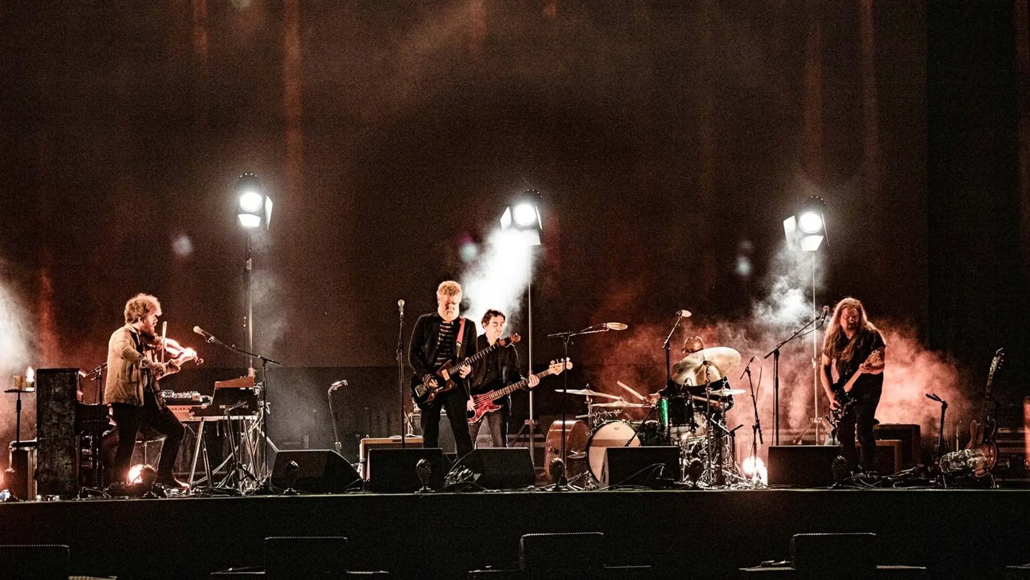Zomrel Glen Hansard.