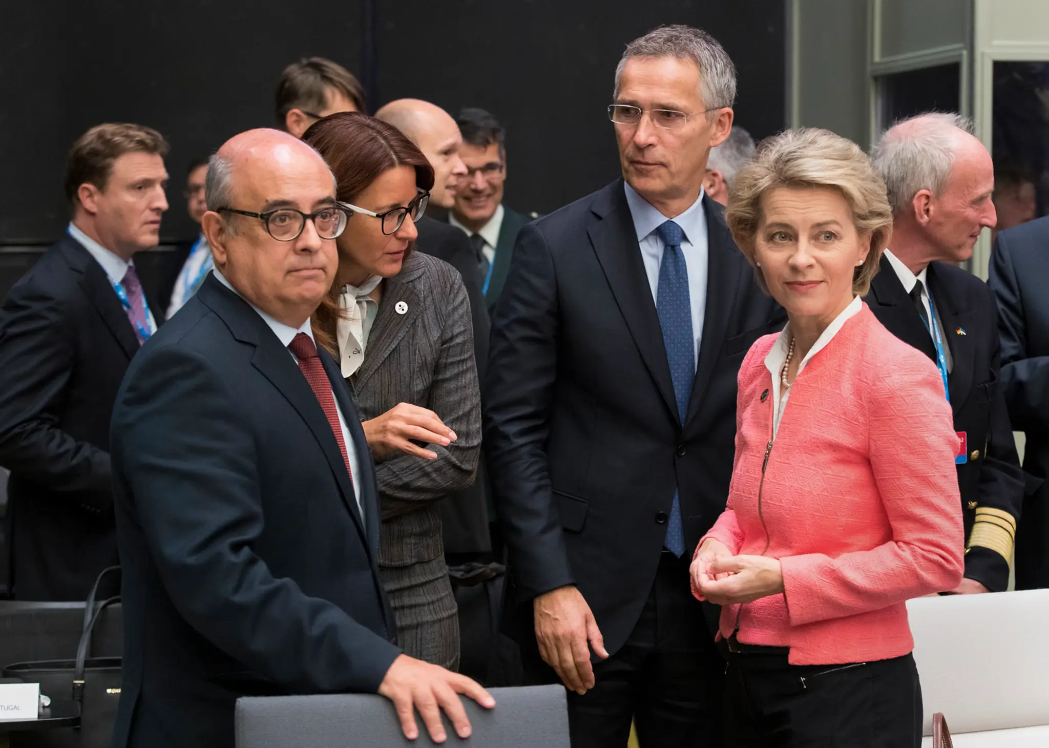 Generálny tajomník NATO Jens Stoltenberg a šéfka nemeckého rezortu obrany Ursula von der Leyenová.