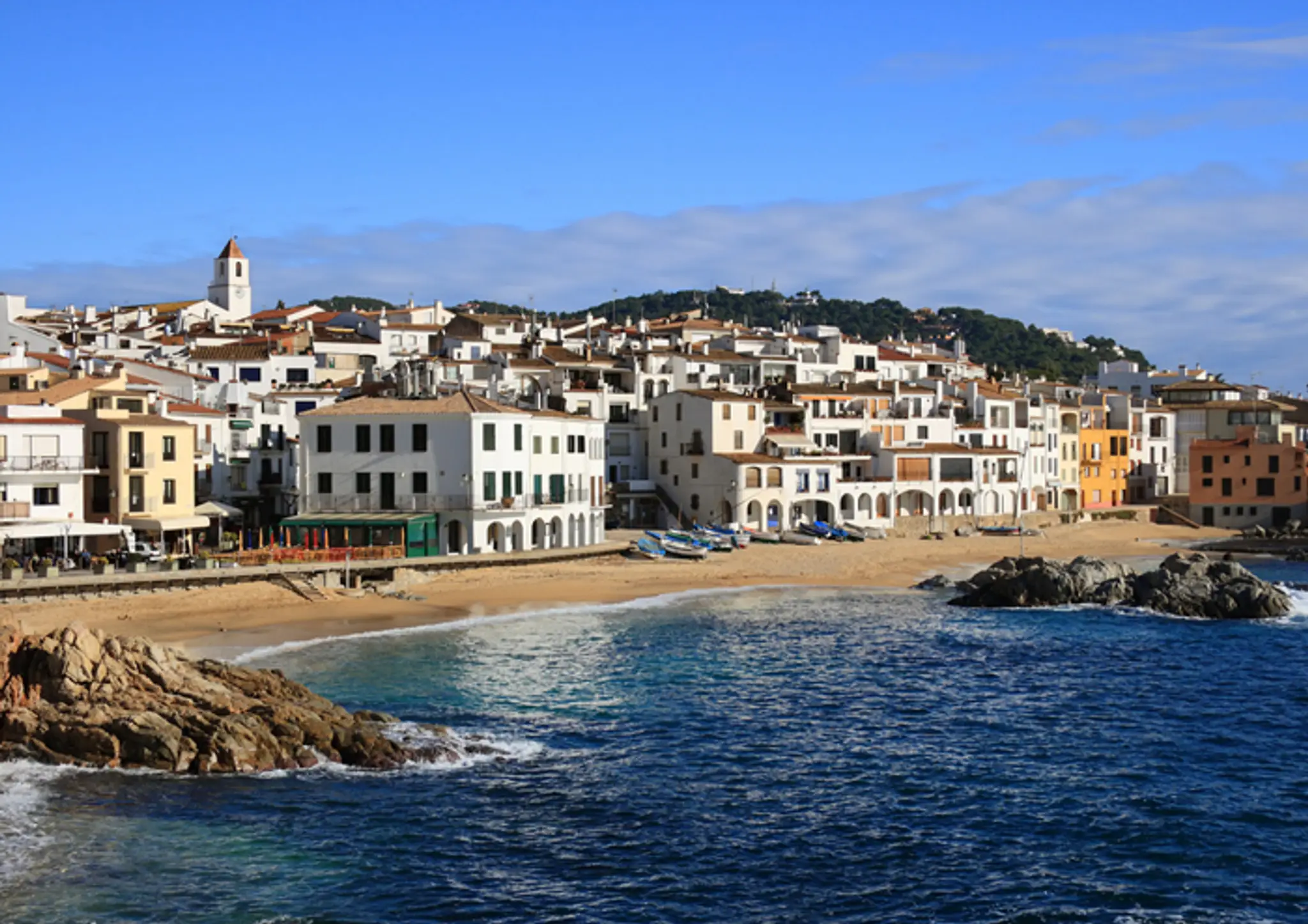 Mesto Calella na pobrežie Costa Brava.