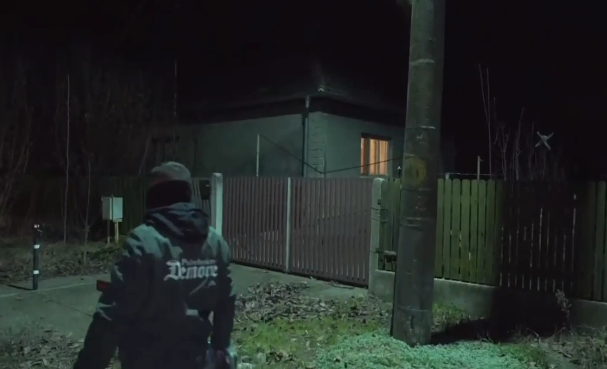 Na snímke dom v obci Čalovec v okrese Komárno, v ktorom našli dve mŕtve ženy. 