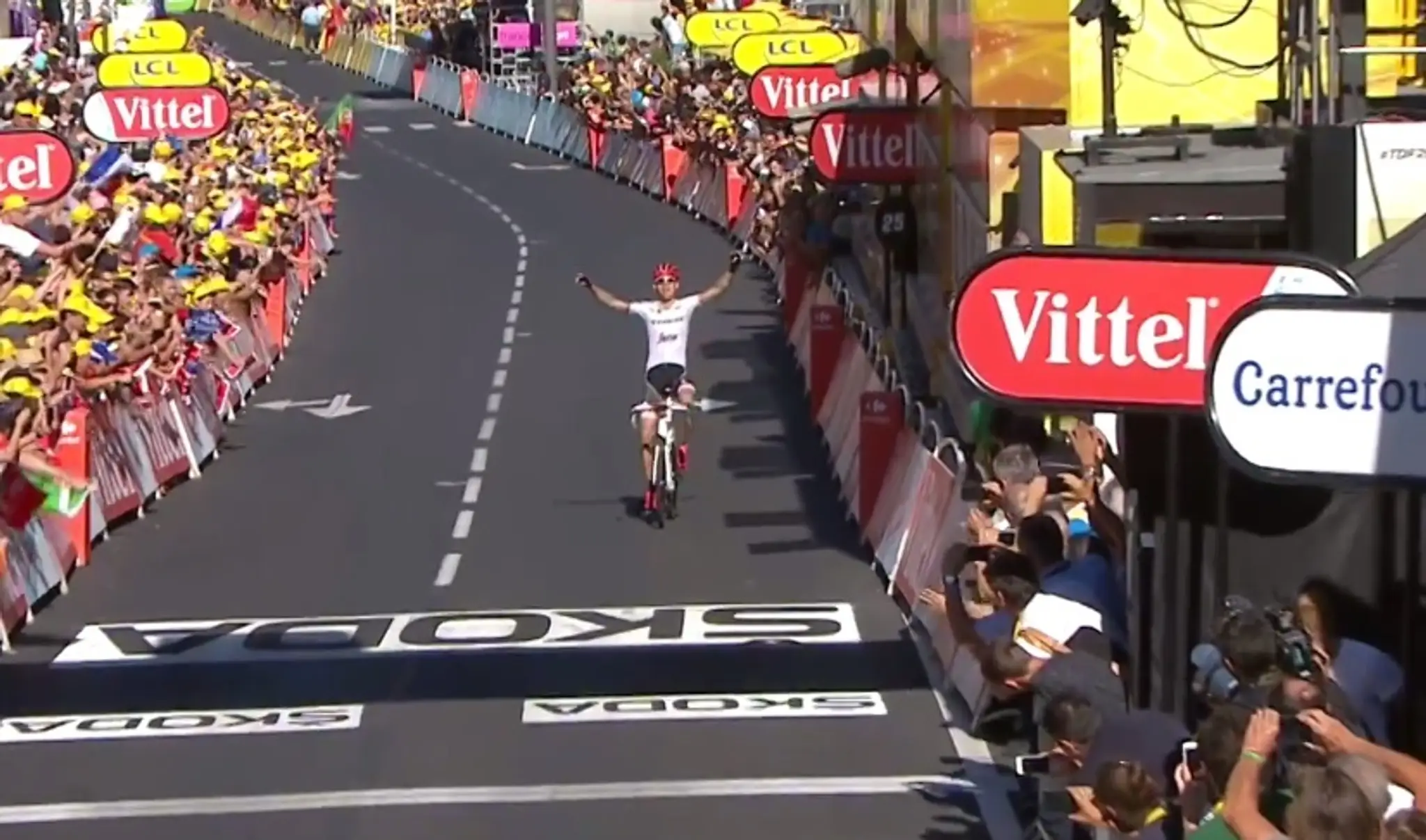 Bauke Mollema vyhral 15. etapu na Tour de France 2017.