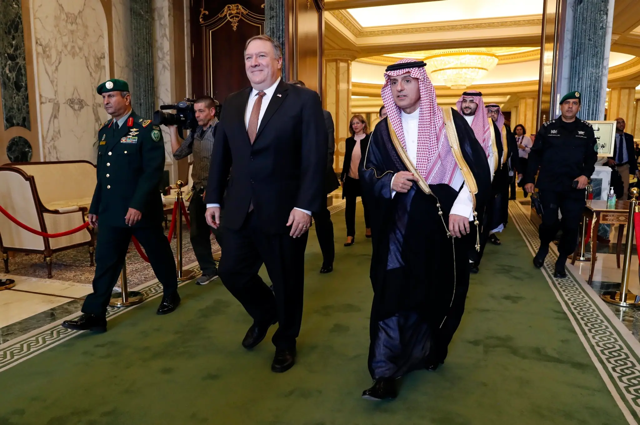 Americký minister zahraničných vecí Mike Pompeo (vľavo) a saudskoarabský minister zahraničných vecí Ádil Džubajr.