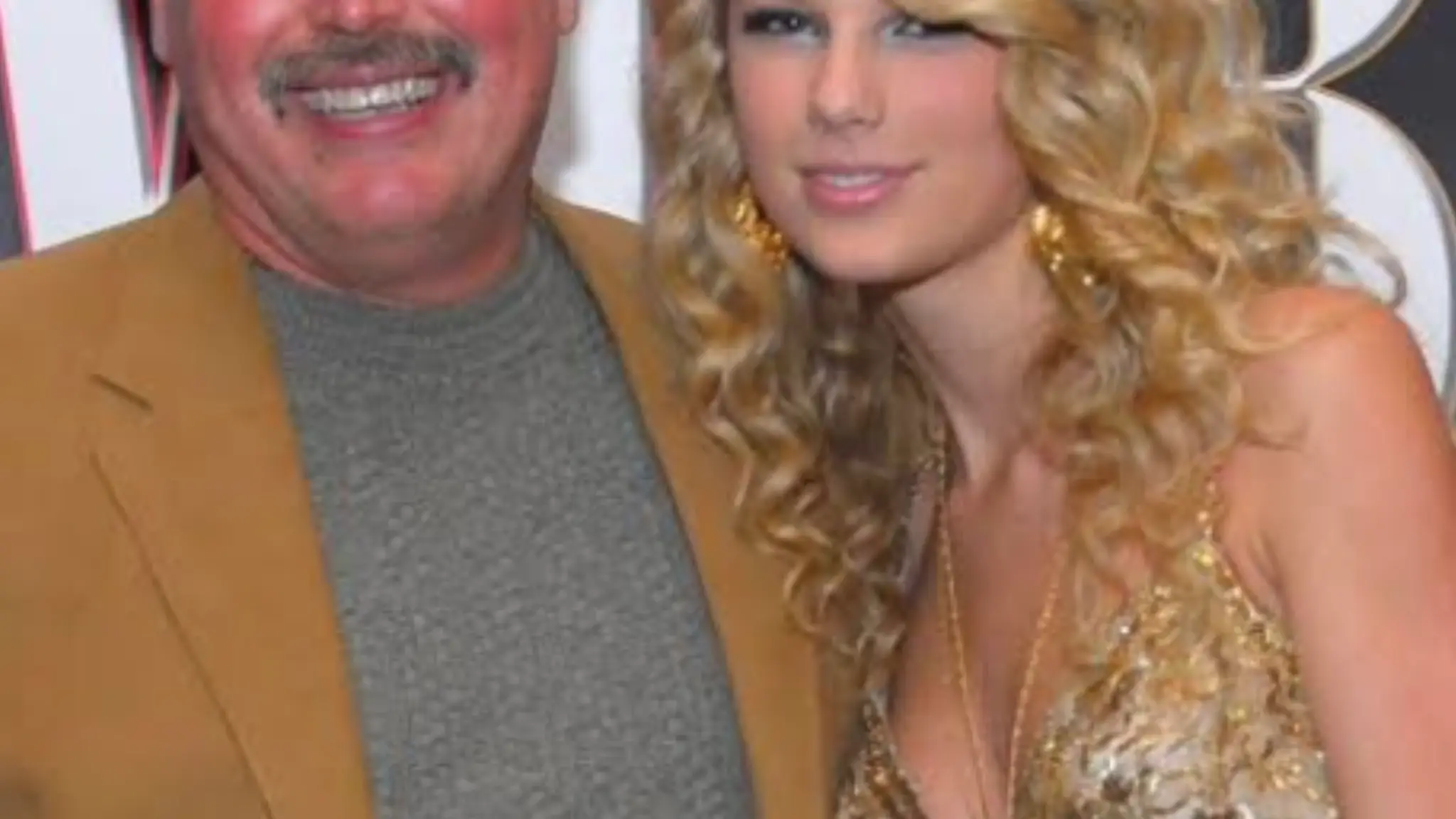 Taylor Swift a Kirk Schwabe, jej obľpbený učiteľ podľahol rakovine v deň jej svadby.