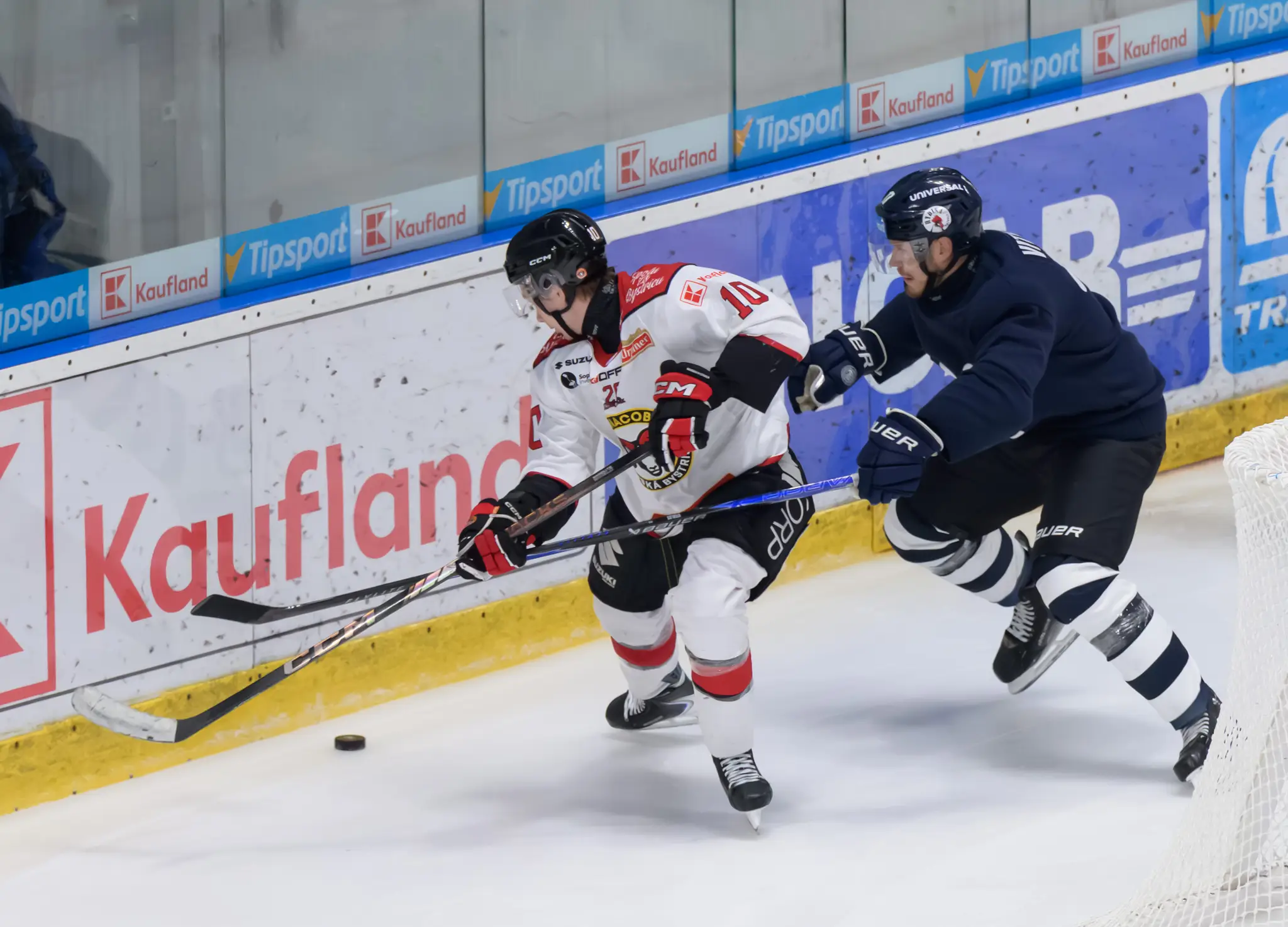 Na snímke zľava Oleksiy Myklukha (Banská Bystrica) a Martin Vitaloš (Nitra).