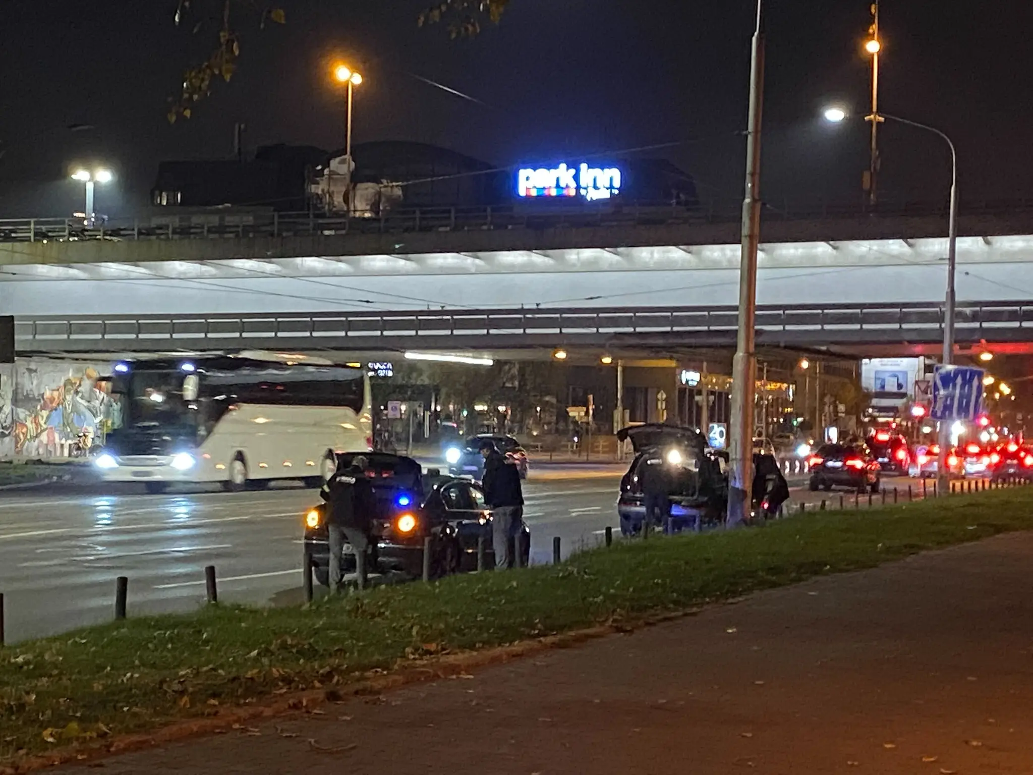 Polícia pátra po páchateľovi na nábreží Dunaja v bratislavskom Starom meste.