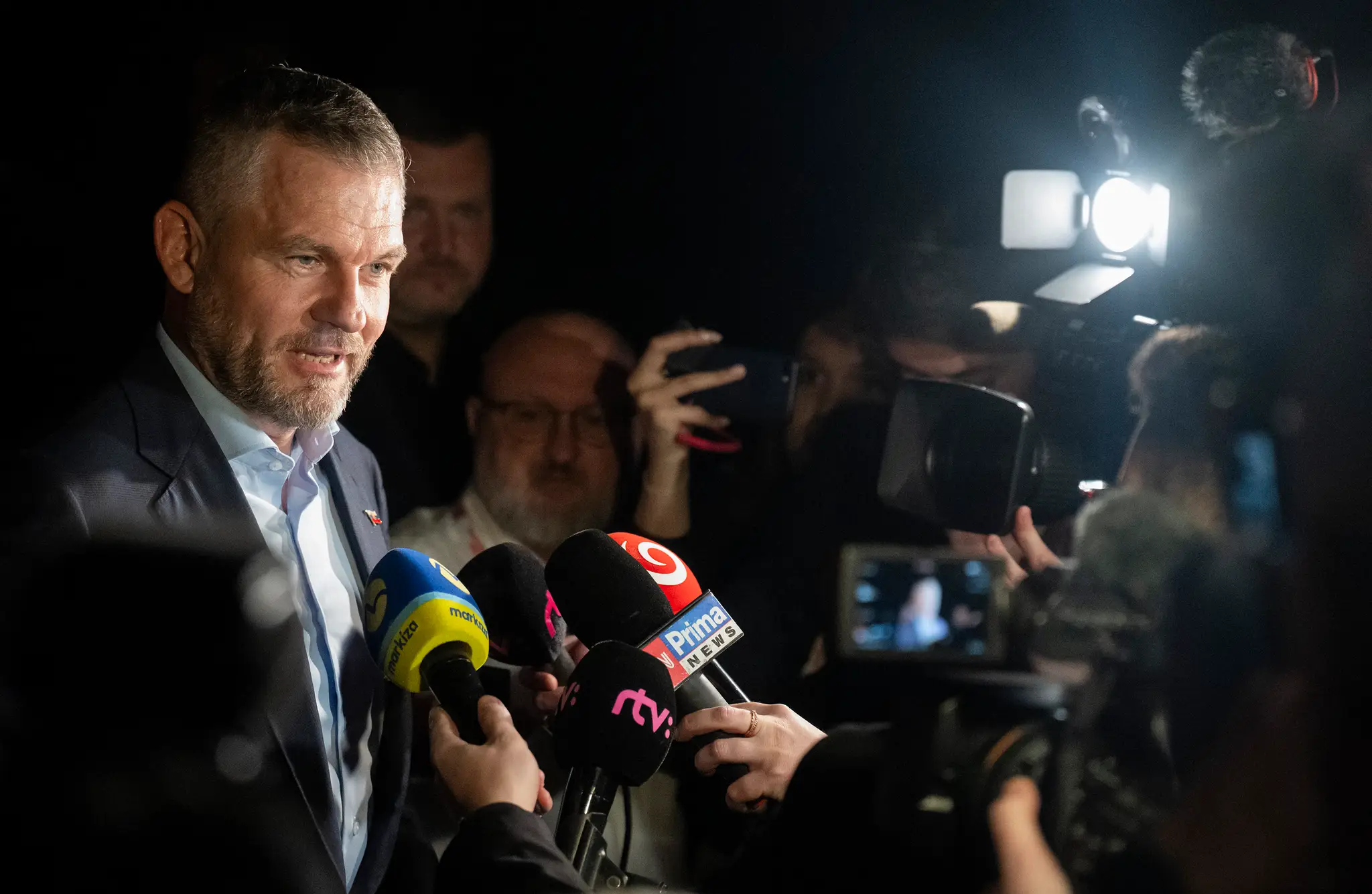 Peter Pellegrini počas príchodu do svojej volebnej centrály