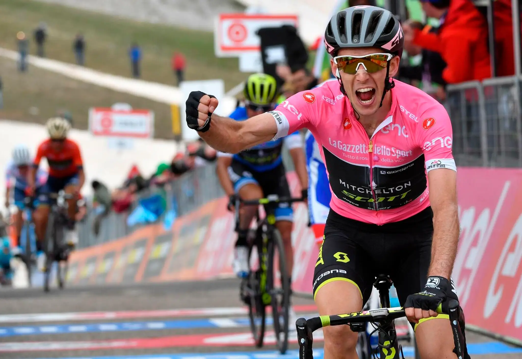 Britský cyklista Simon Yates triumfoval v 9. etape.