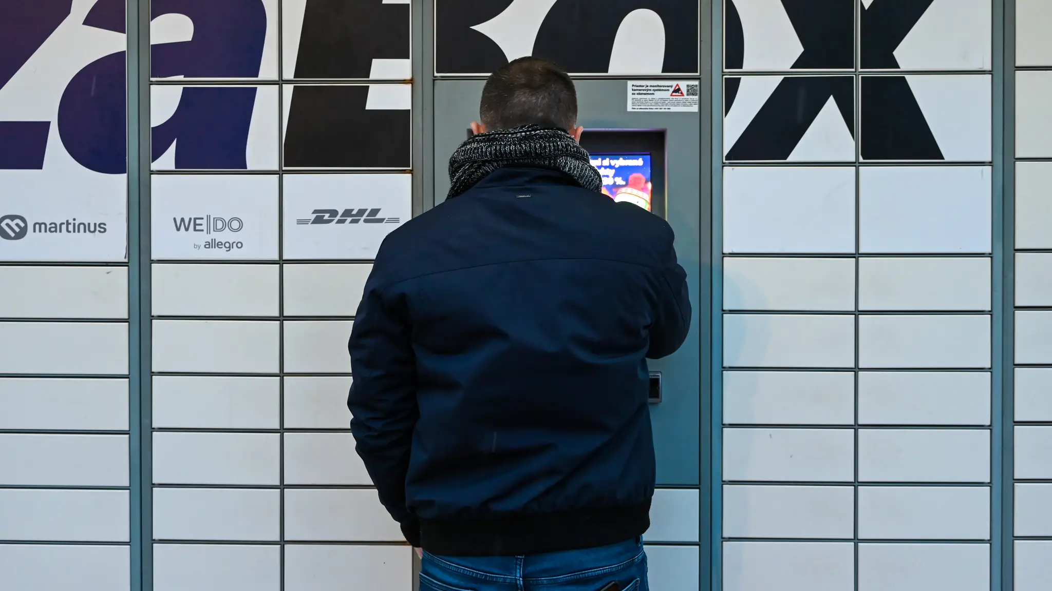 Na snímke je výdajný box