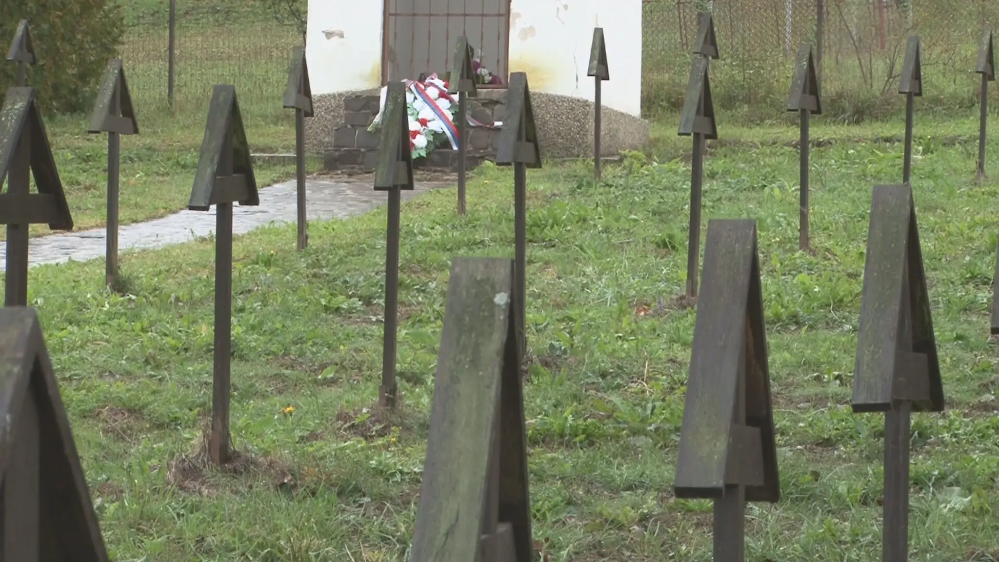 Z vojenského cintorína chcú pamiatku.