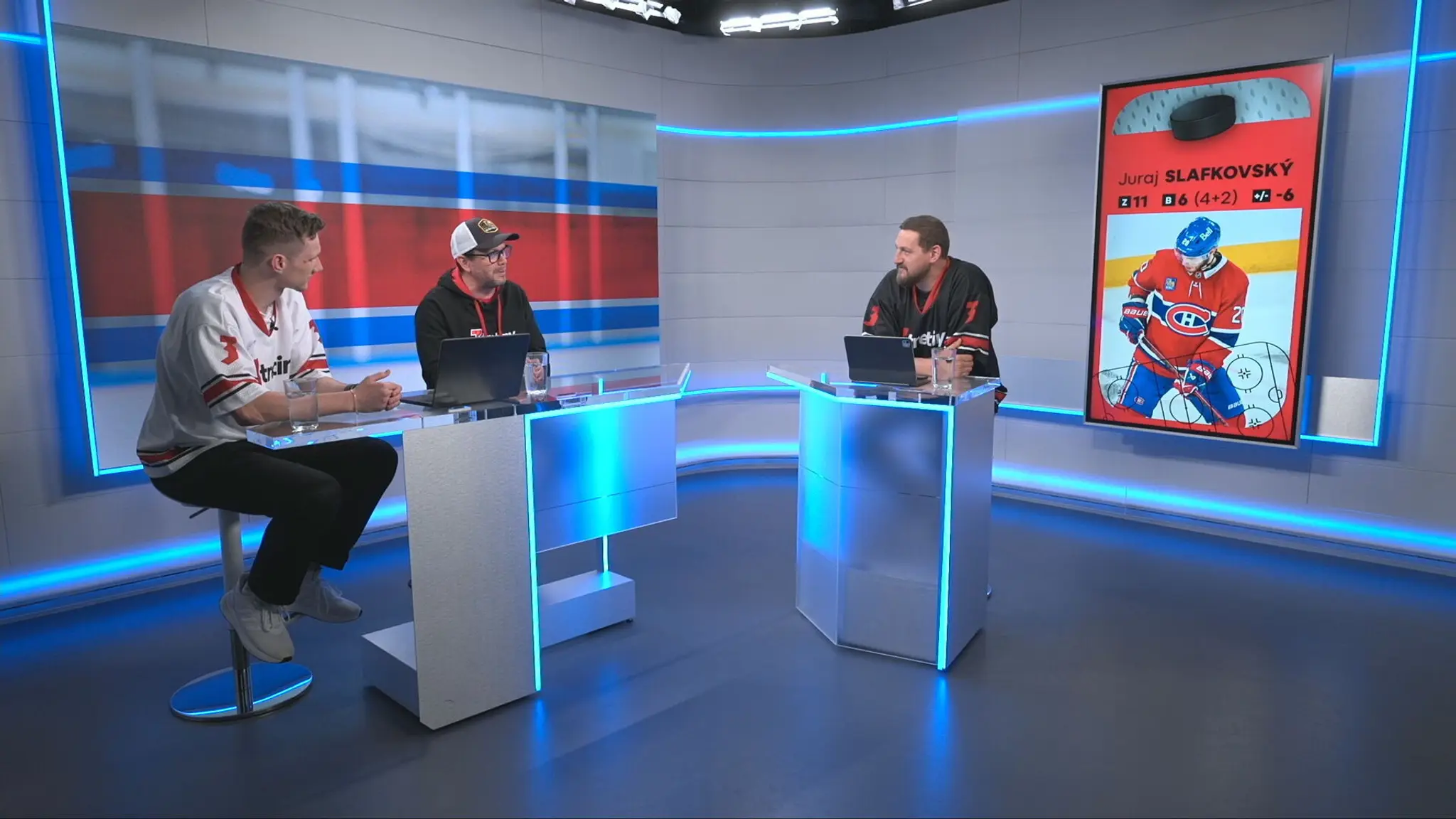 Tomáš Kurilla, Marek Matušica a Ján Koštial v štúdiu TN live.