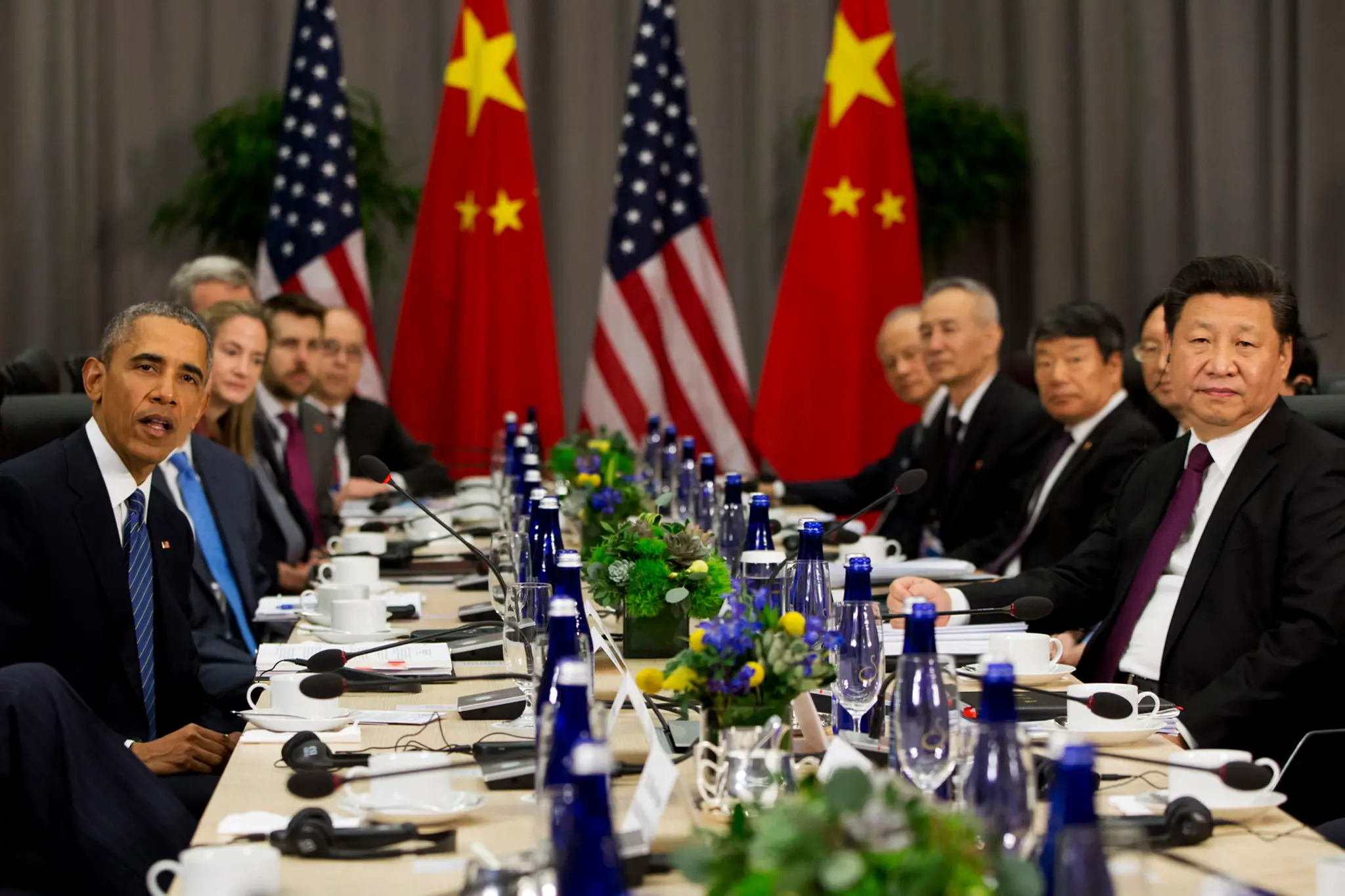Na snímke vľavo americký prezident Barack Obama a vpravo čínsky prezident Si Ťin-pching