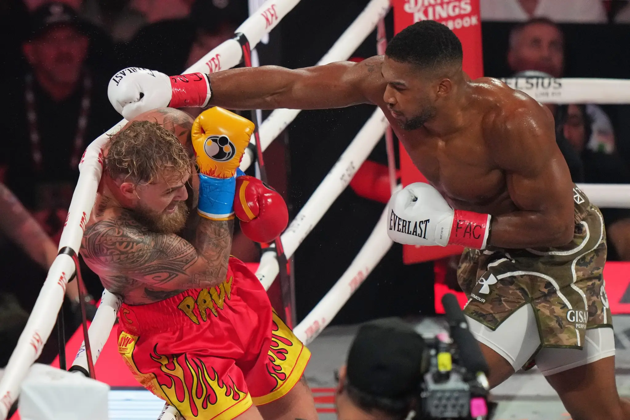 Anthony Joshua zdolal Jakea Paula.