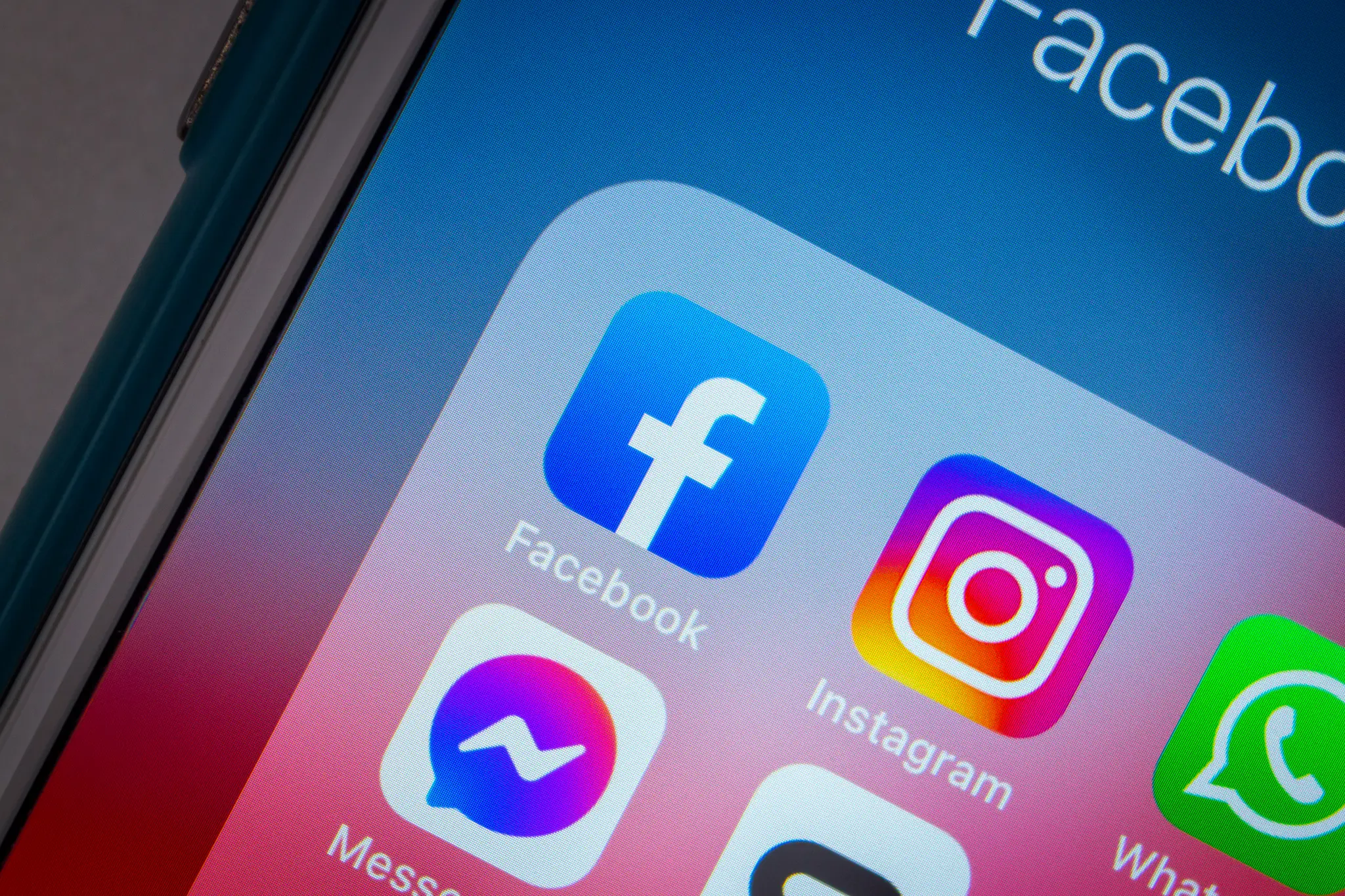 Facebook a Instagram - ilustračná snímka