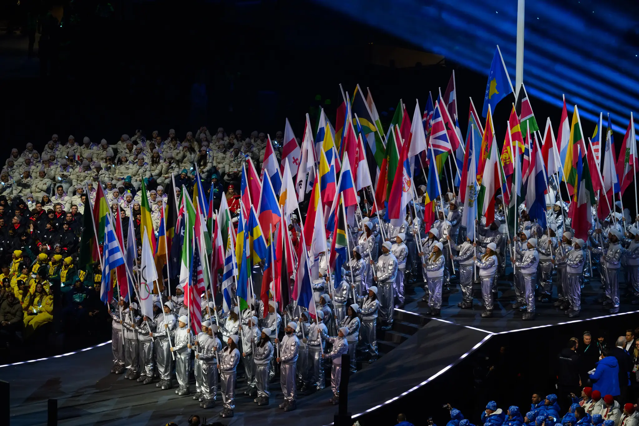 Na snímke vlajky zúčastnených krajín počas otváracieho ceremoniálu XXV. zimných olympijských hier.