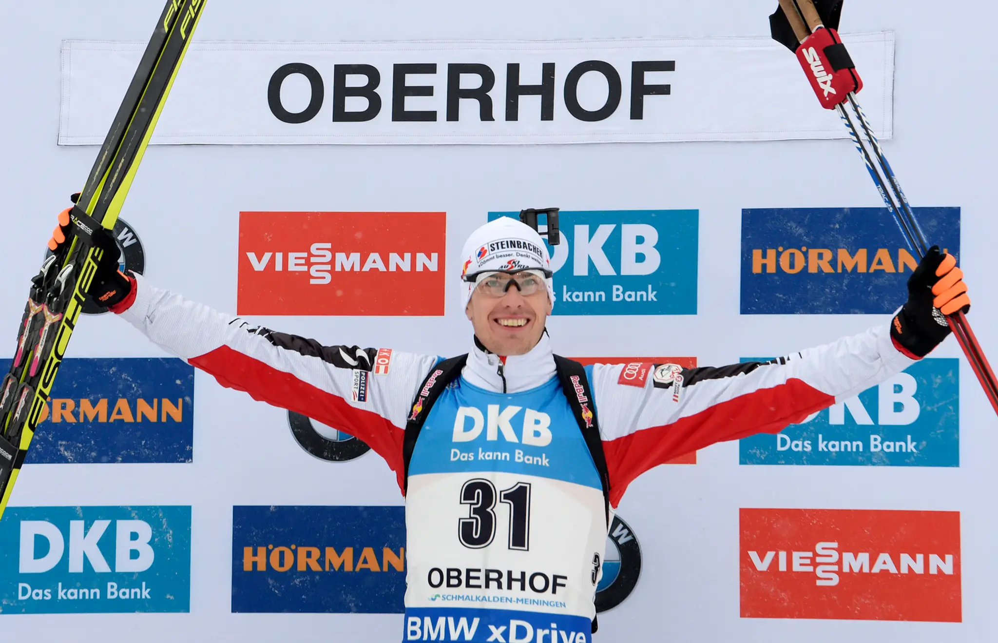Víťaz šprintu SP biatlonistov v Oberhofe Julian Eberhard.
