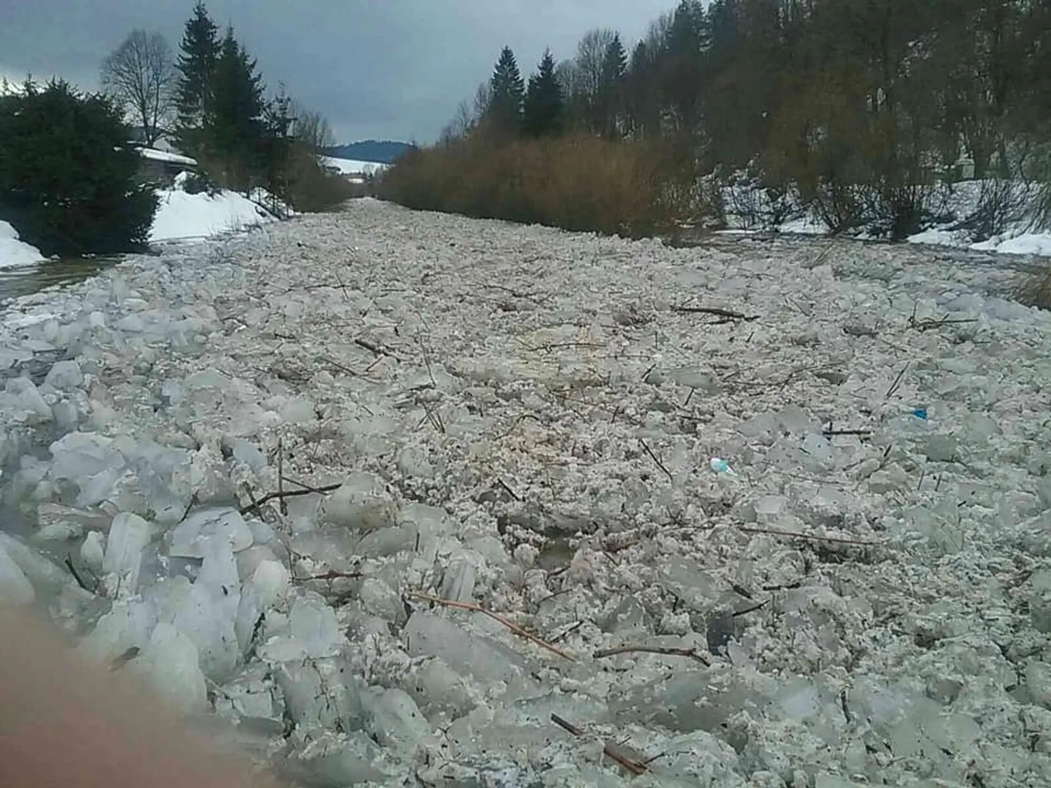 Žena neprežila zrážku s cestárskym autom.