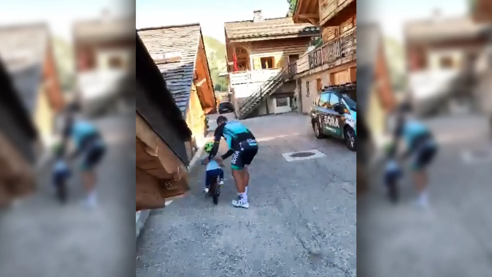 V Bratislave zhoreli dve luxusné vozidlá.